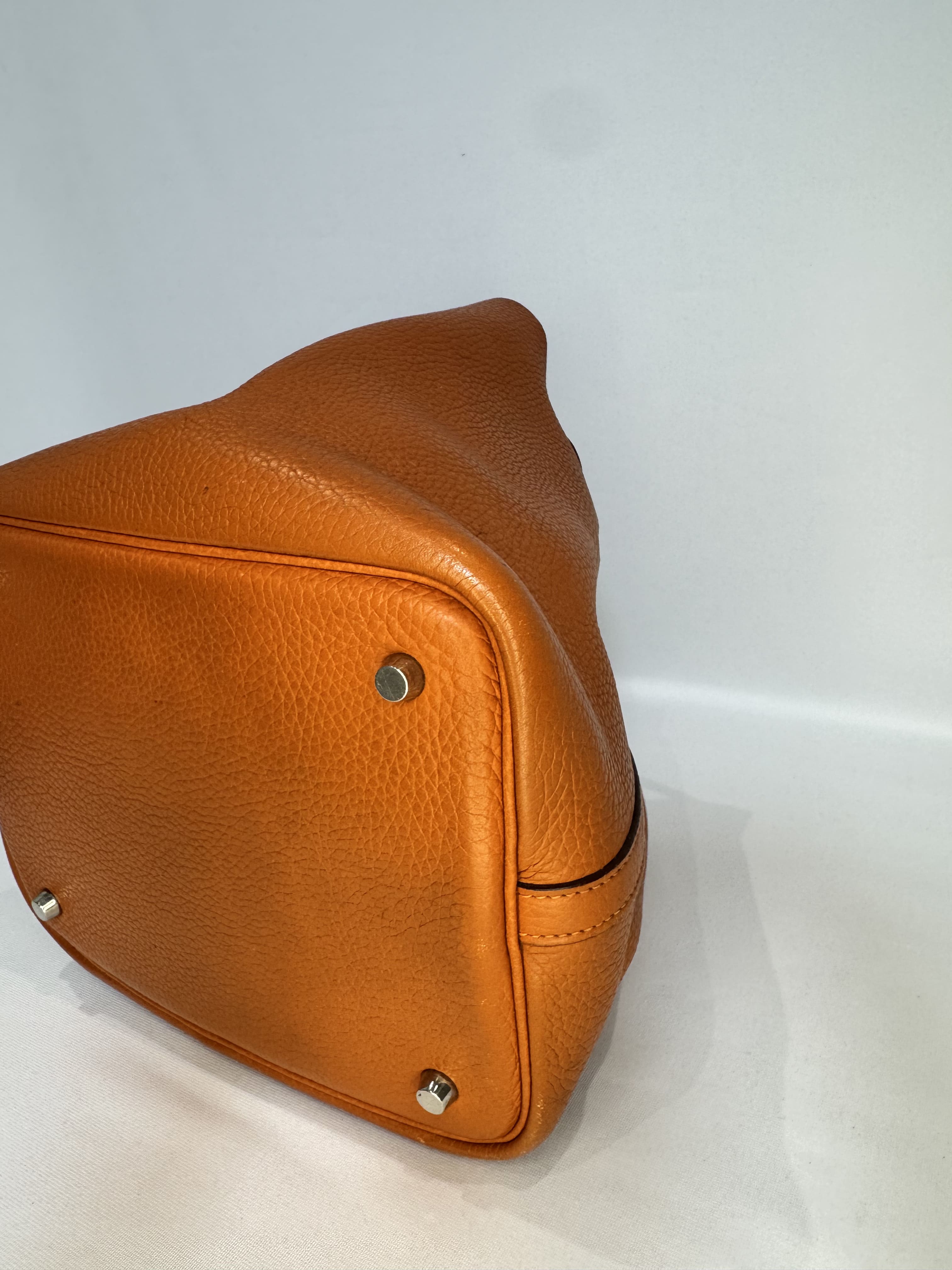 Sac Hermès Picotin 18 – Cuir taurillon Clémence orange