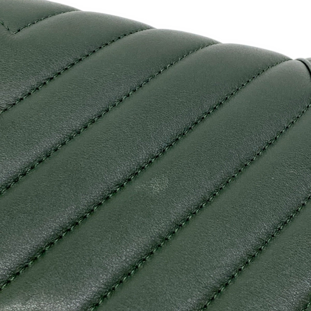 CHANEL - BOY MEDIUM - CUIR AGNEAU MATELASSÉ VERT SAPIN