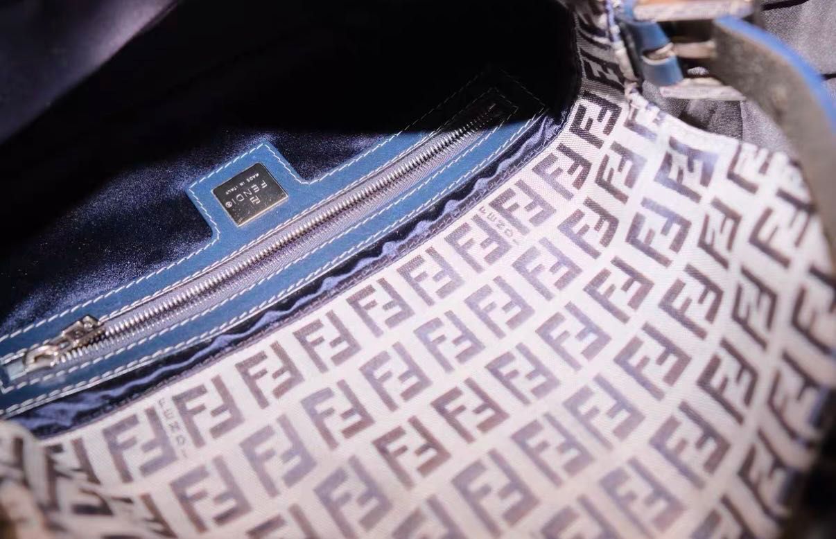 FENDI BAGUETTE ZUCCA - TOILE BEIGE/MARINE