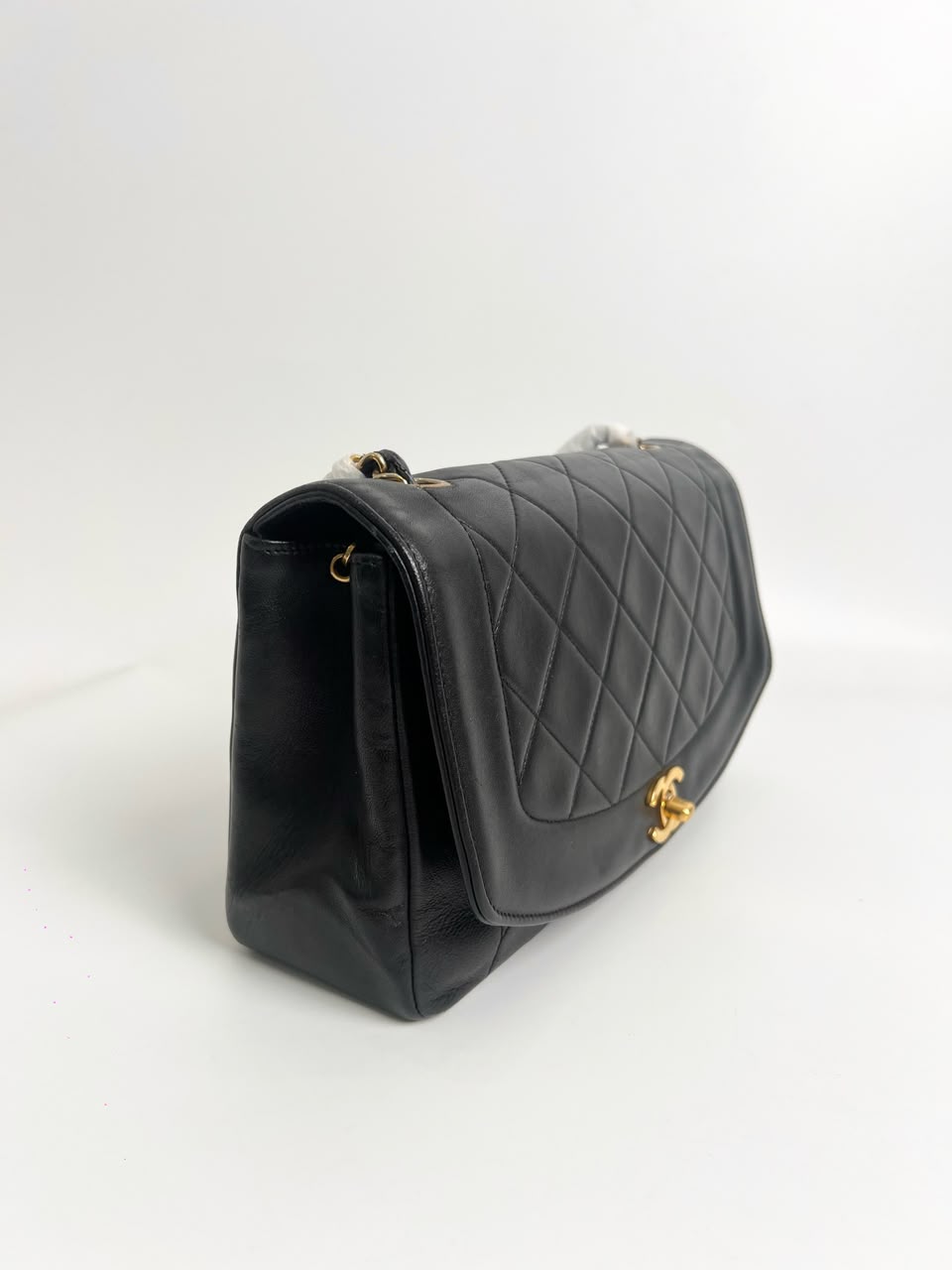 Sac Chanel Diana, vue de côté/dos