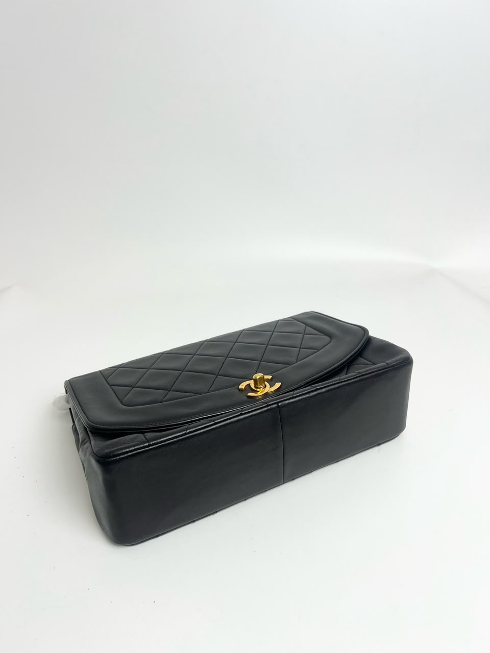 Sac Chanel Diana, vue trois-quarts