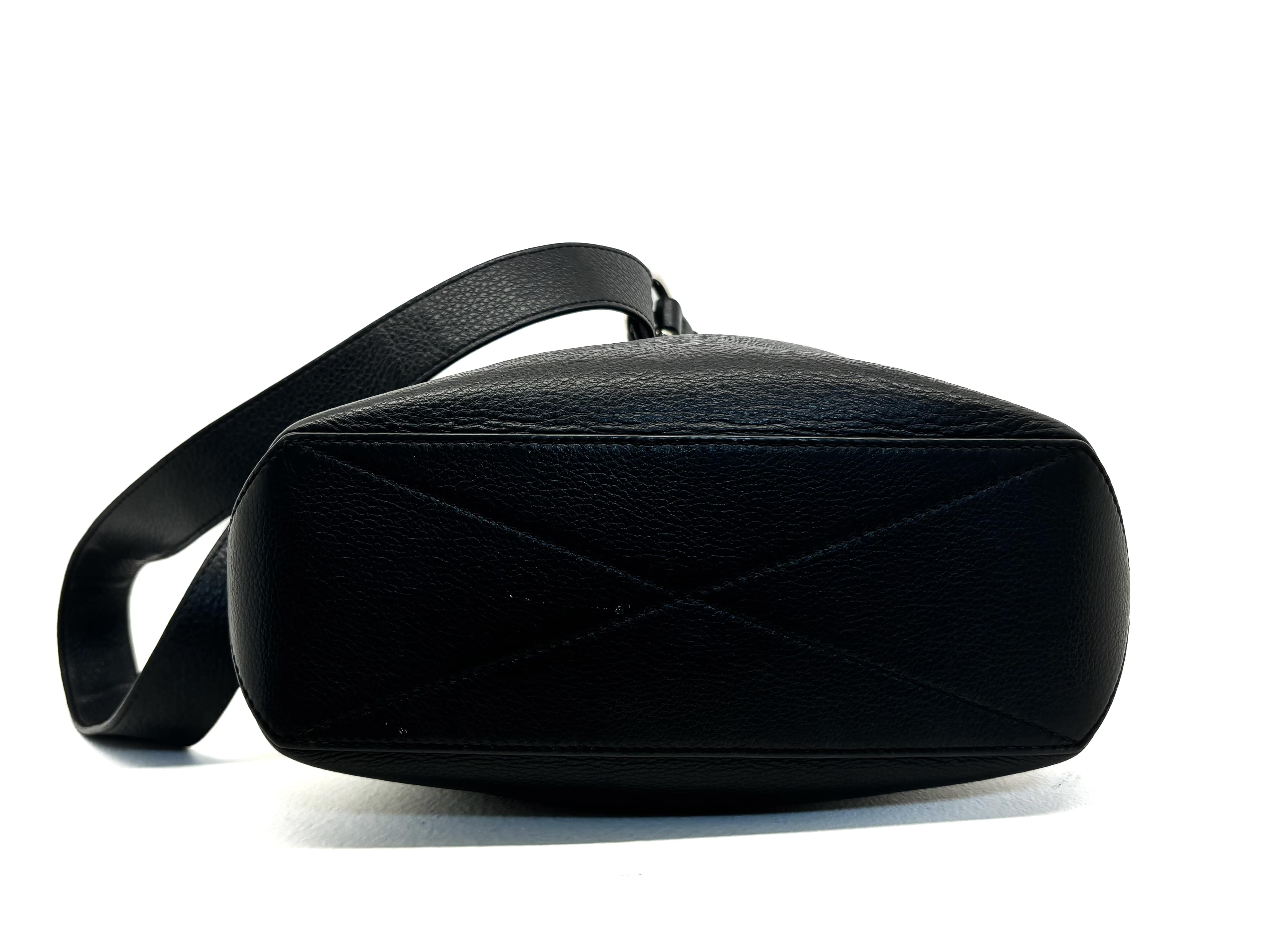 Sac bandoulière Sacha Lancel en cuir noir