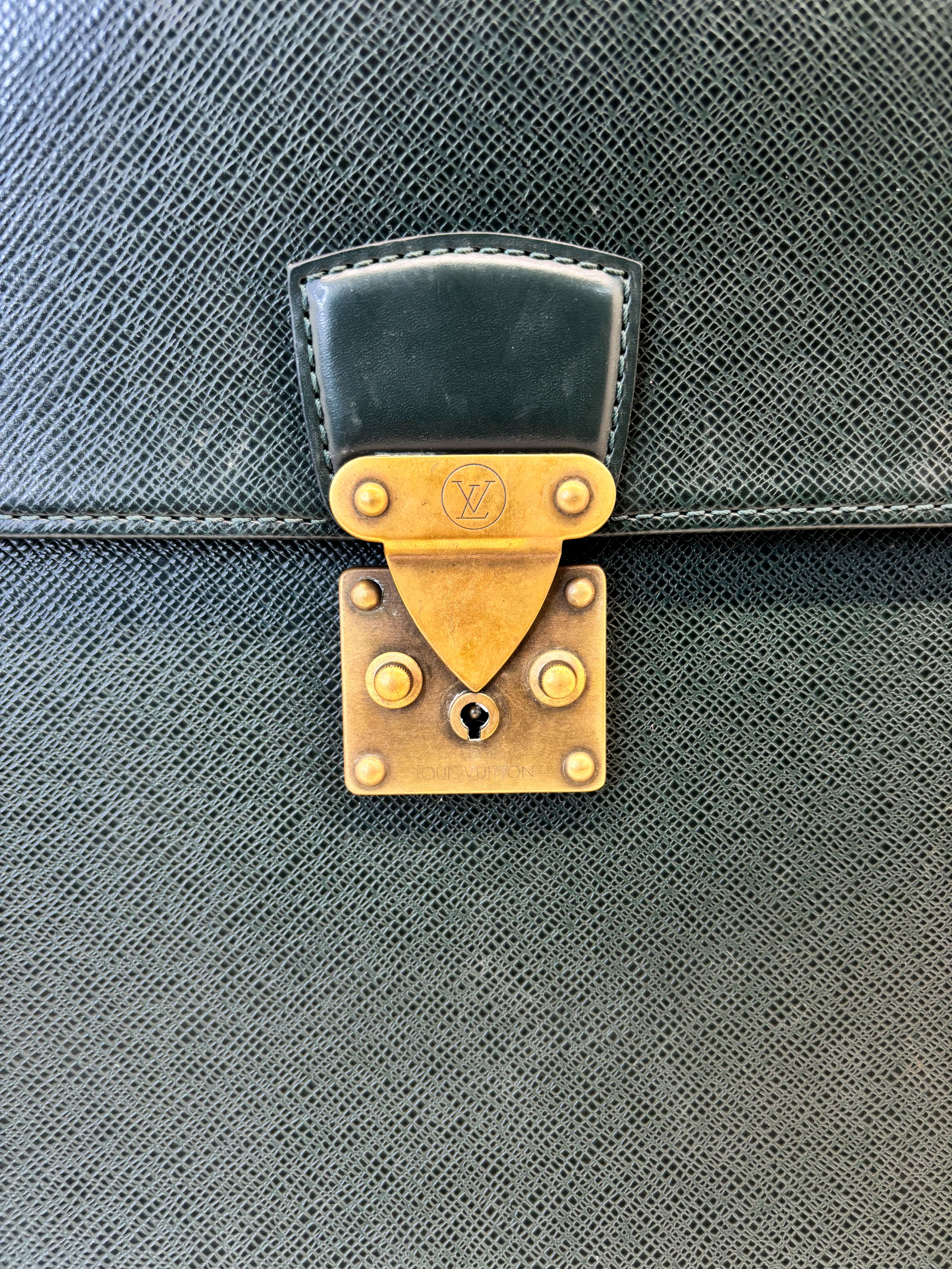 Porte-documents/ Serviette Louis Vuitton Ambassadeur en cuir taiga vert