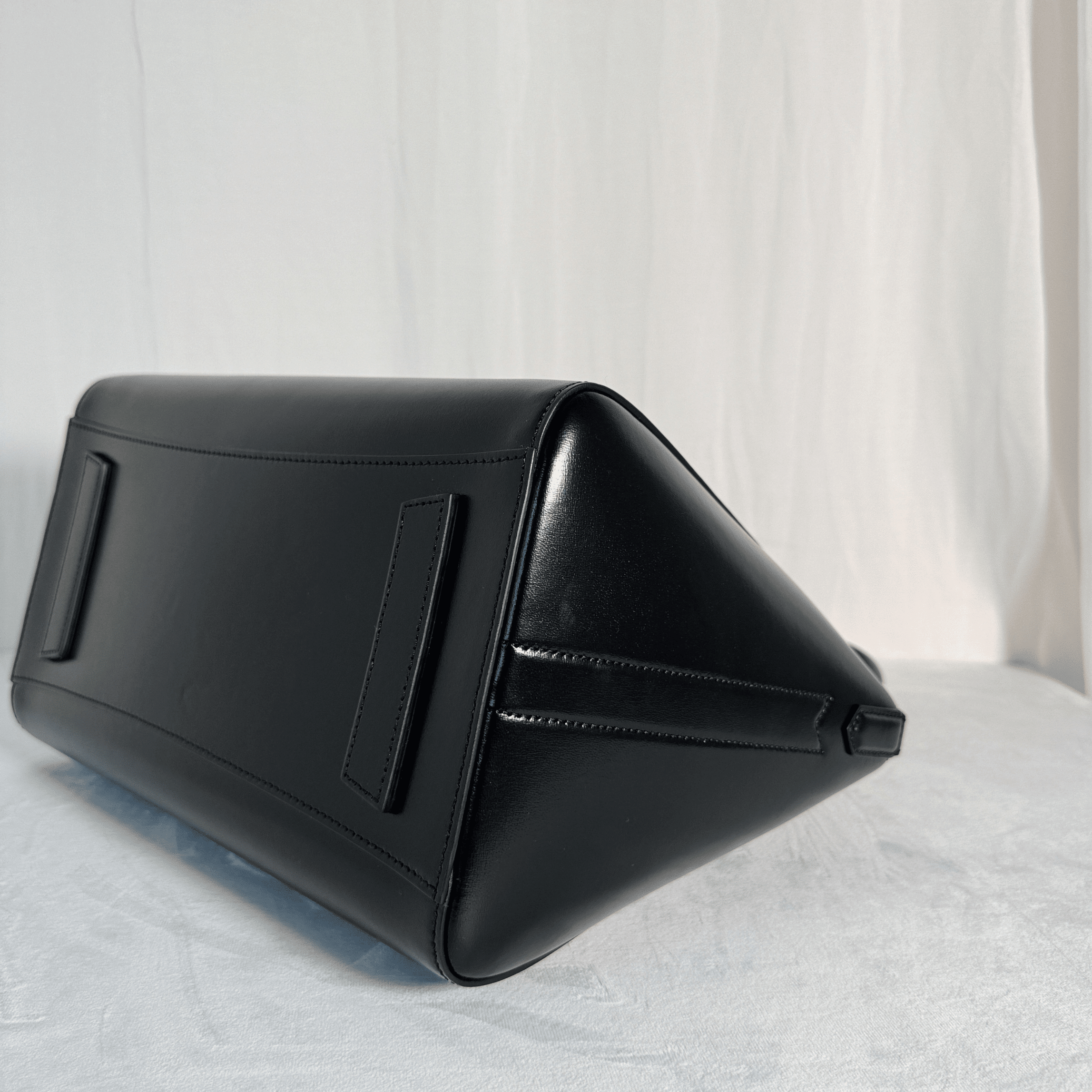 SAC GIVENCHY ANTIGONA SHOPPER LARGE - CUIR BOX NOIR - La Belle Boutique