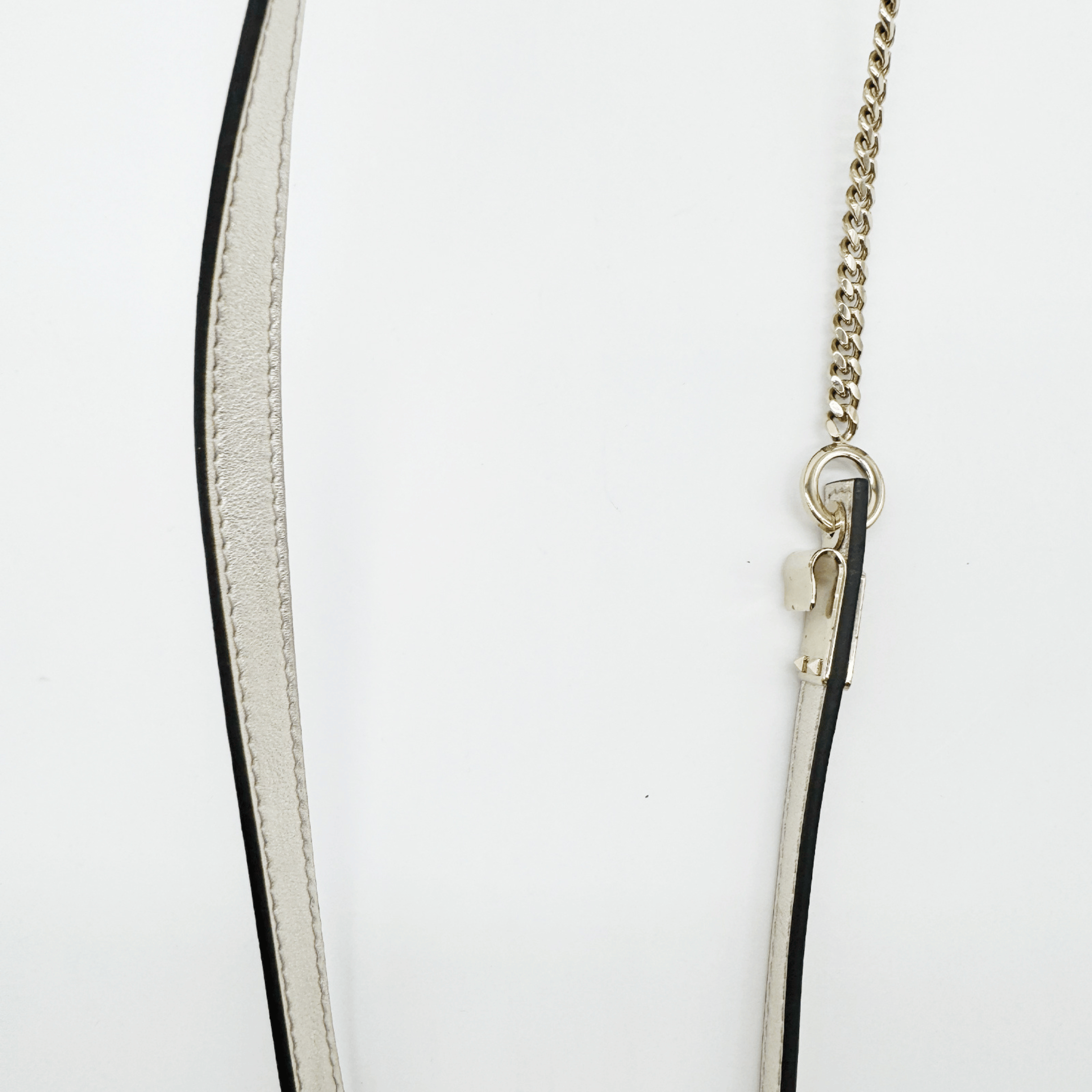 SAC VALENTINO GARAVANI VSLING SMALL EN CUIR GRAINÉ MÉTALLISÉ ARGENTÉ