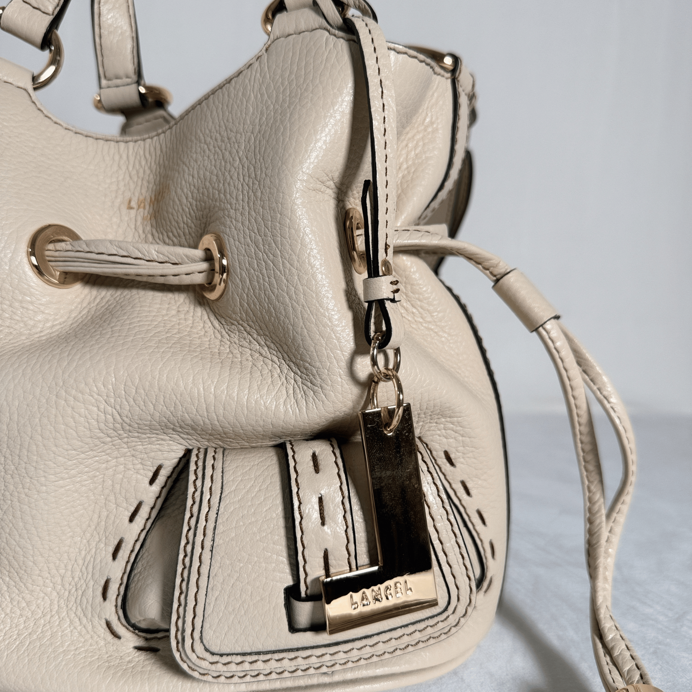 SAC SEAU LANCEL PREMIER FLIRT – TAILLE S – CUIR GRAINE CREME/ ECRU