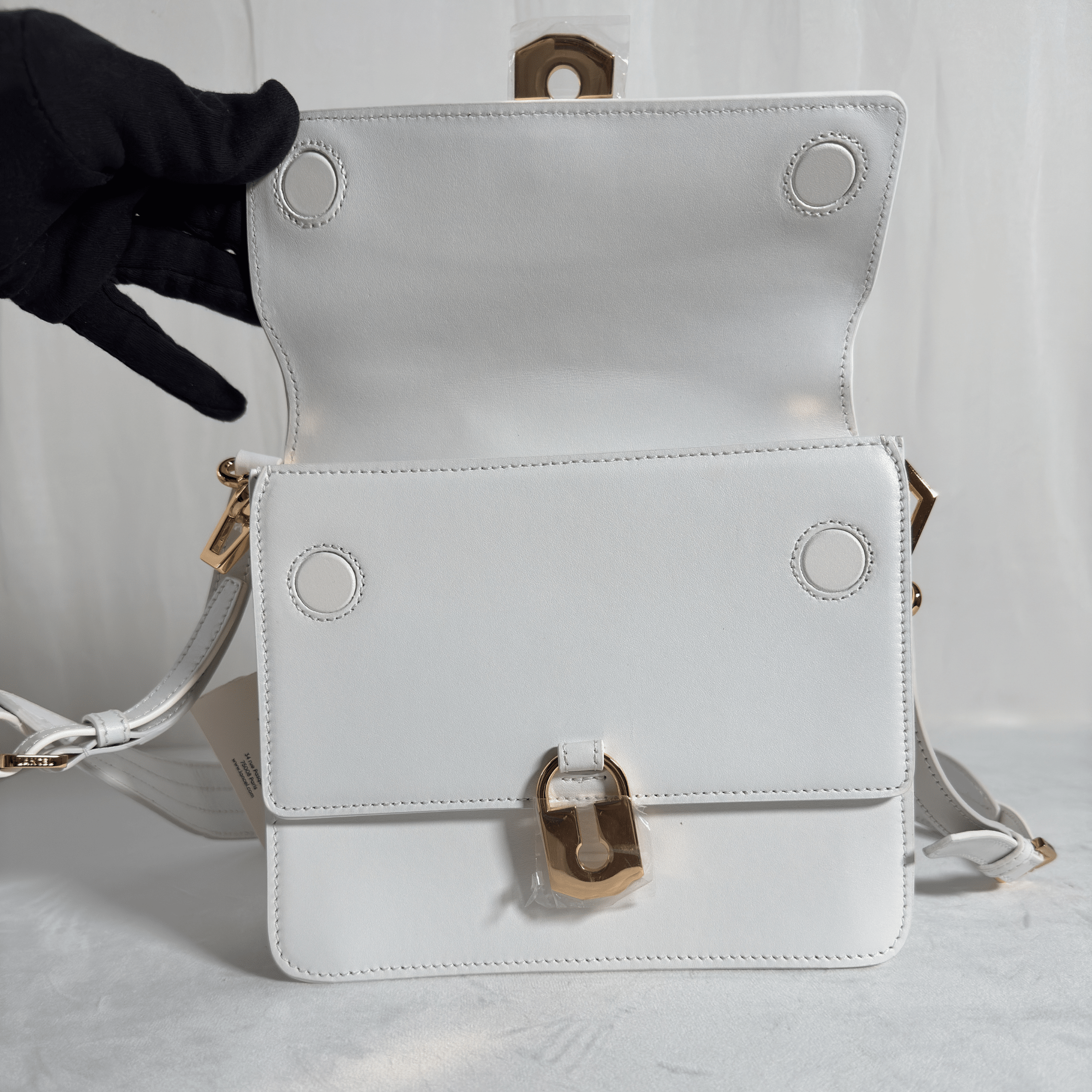 SAC BANDOULIERE LANCEL L'IDYLLE - CUIR LISSE BLANC / DOUBLE CADENAS DORE A12367 - La Belle Boutique