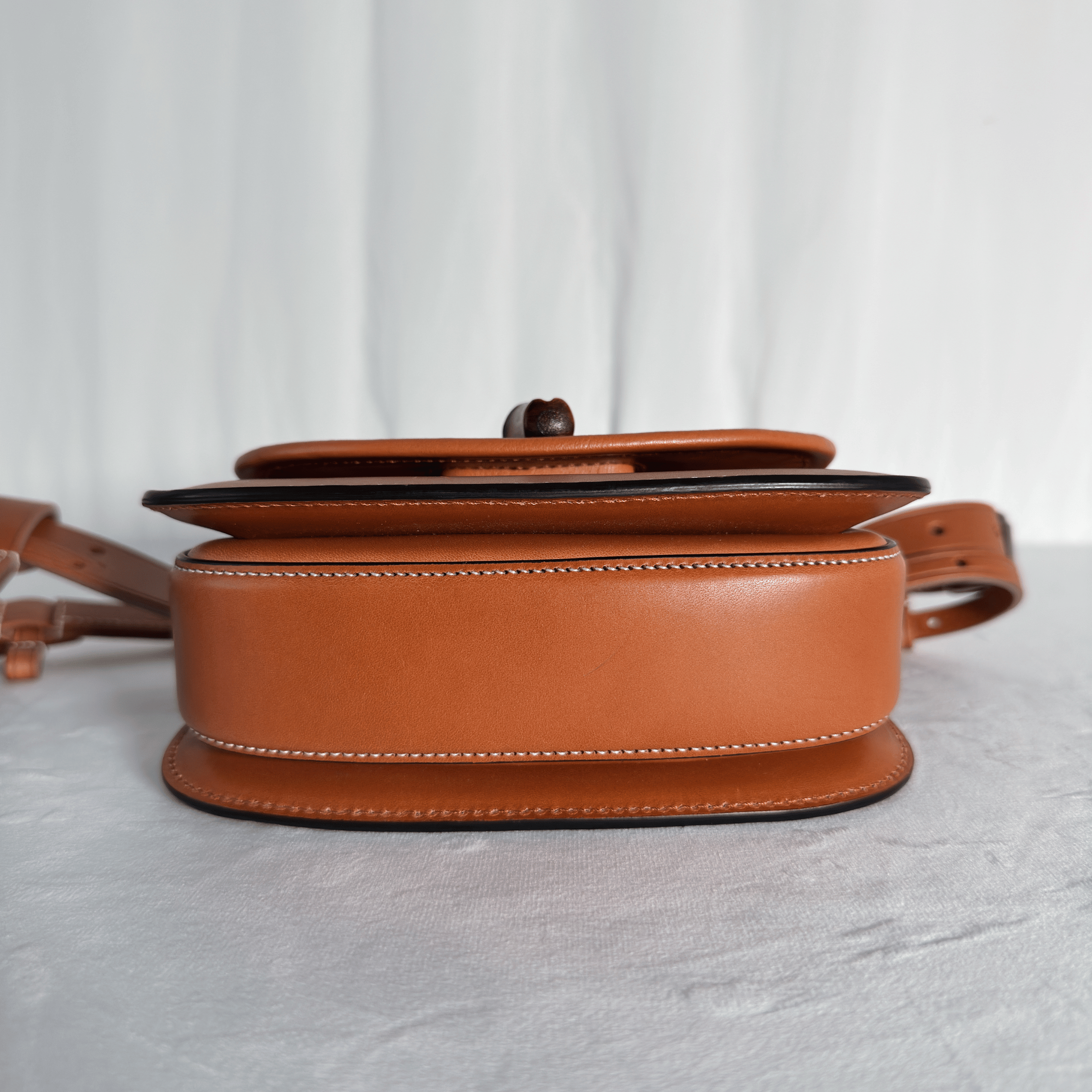 SAC CEINTURE GUCCI BAMBOO 1947 - CUIR LISSE COGNAC - QUINCAILLERIE GUN-METAL