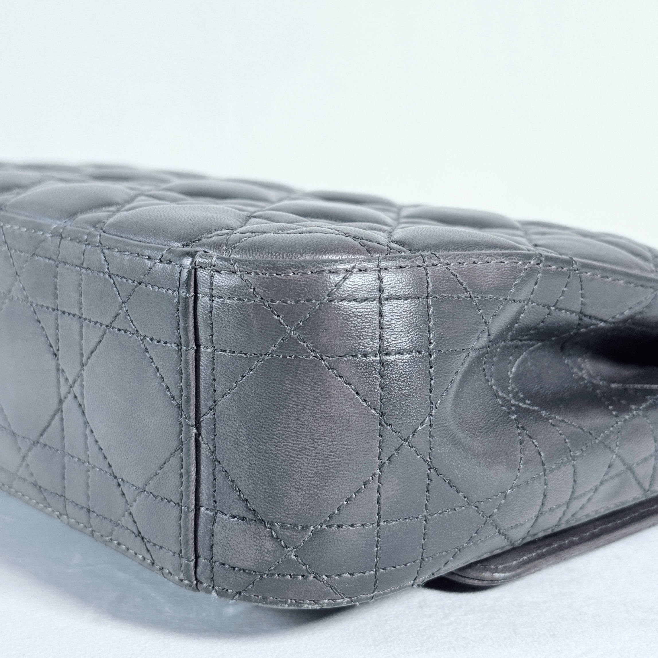 SAC PORTE EPAULE DIOR MISS PROMENADE - CUIR D'AGNEAU CANNAGE GRIS