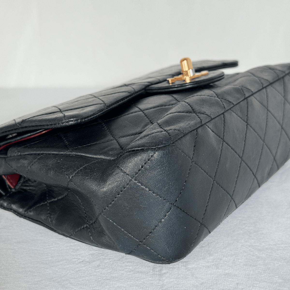 CHANEL - CLASSIQUE TIMELESS SMALL 23 - CUIR AGNEAU NOIR - QUINCAILLERIE DORÉE