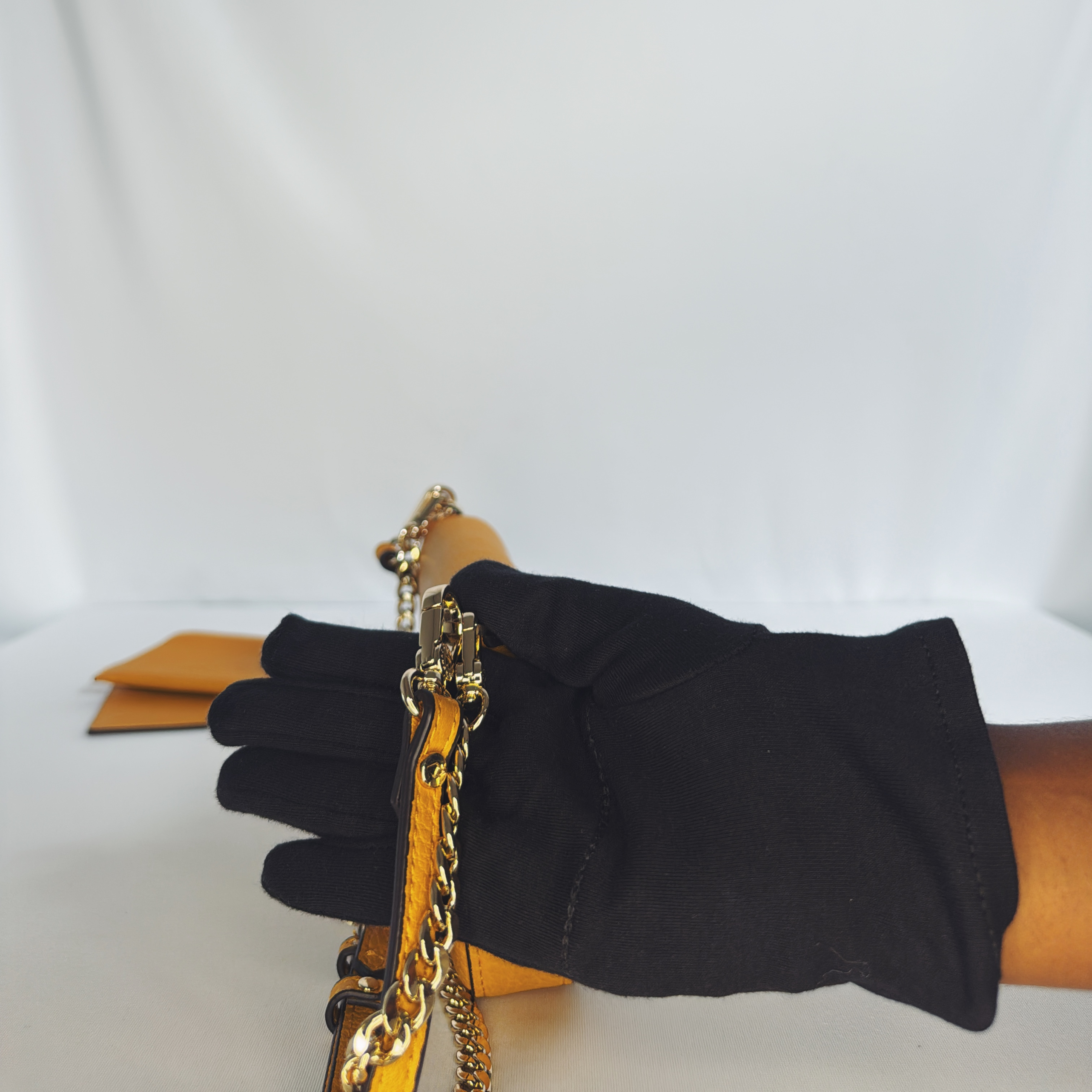 Sac pochette Pourchet Le Club safran en cuir grainé