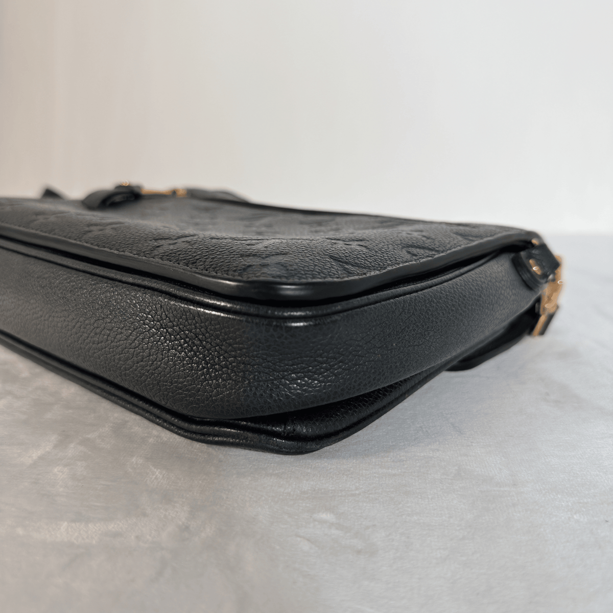 LOUIS VUITTON - POCHETTE  METIS - CUIR MONOGRAM EMPREINTE NOIR