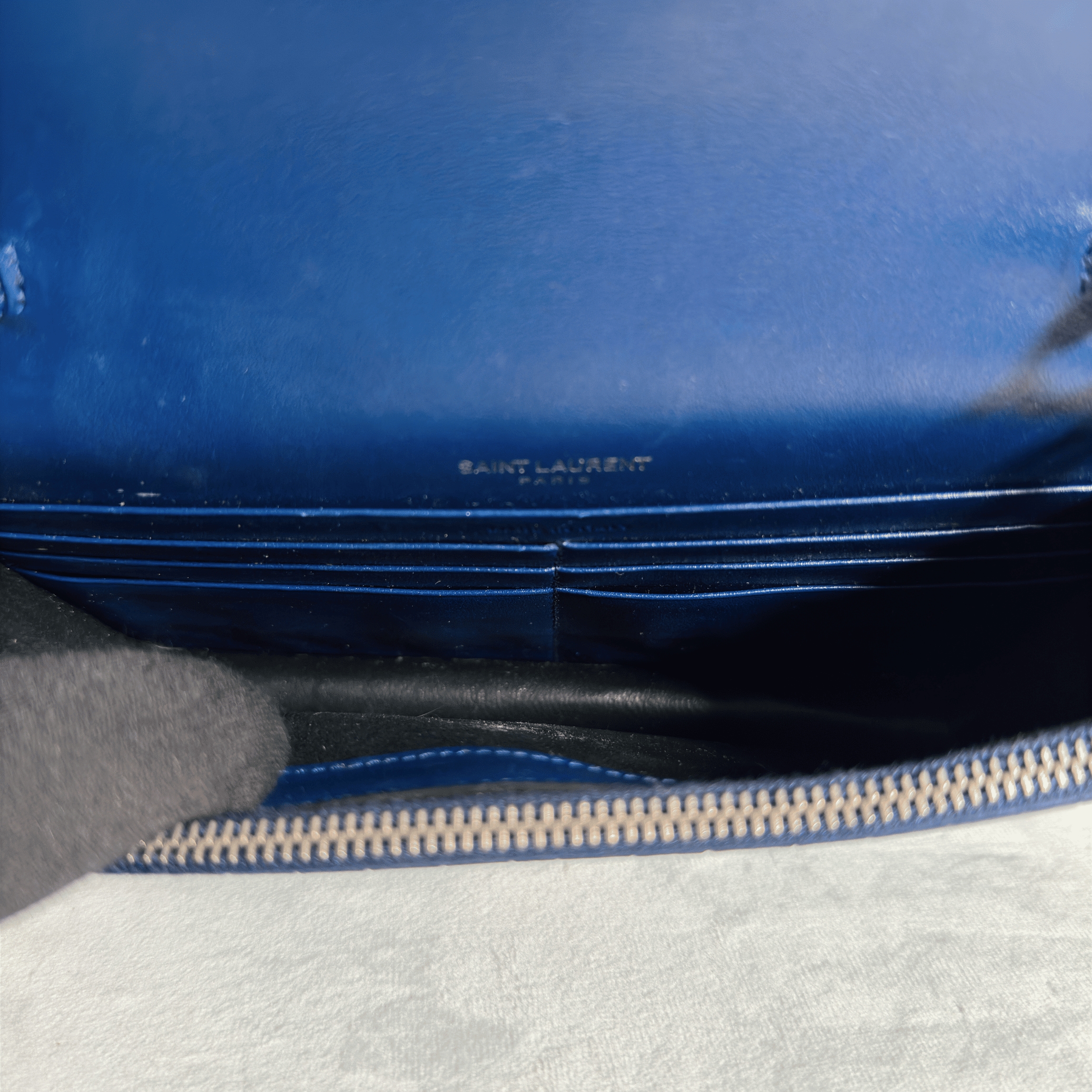 SAC SAINT LAURENT KATE TASSEL - CUIR EMBOSSE CROCDILE BLEU NUIT - La Belle Boutique