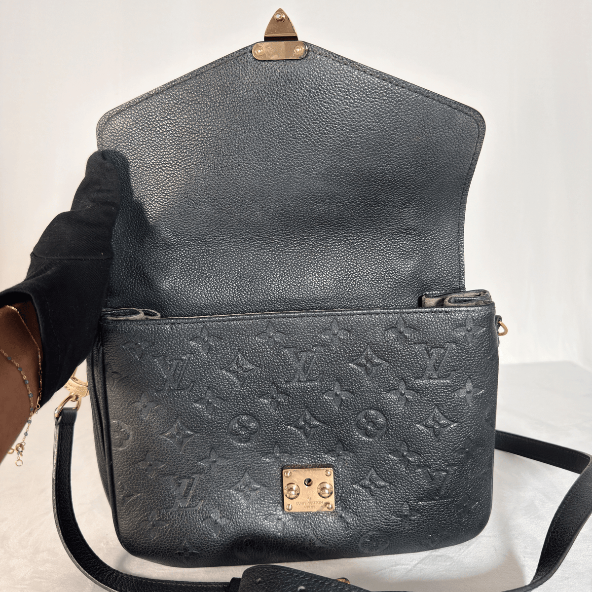 LOUIS VUITTON - POCHETTE  METIS - CUIR MONOGRAM EMPREINTE NOIR