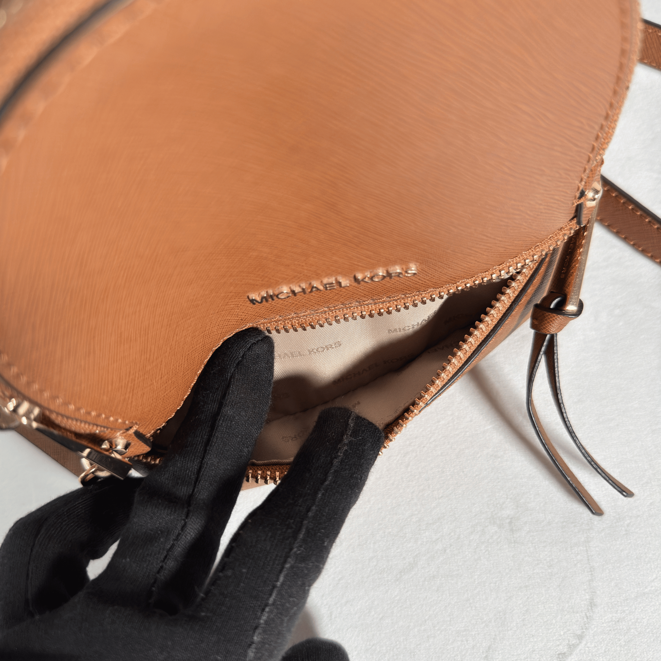 MICHAEL KORS - RHEA XTRA SMALL BACKPACK CONVERTIBLE - CUIR SAFFIANO CAMEL