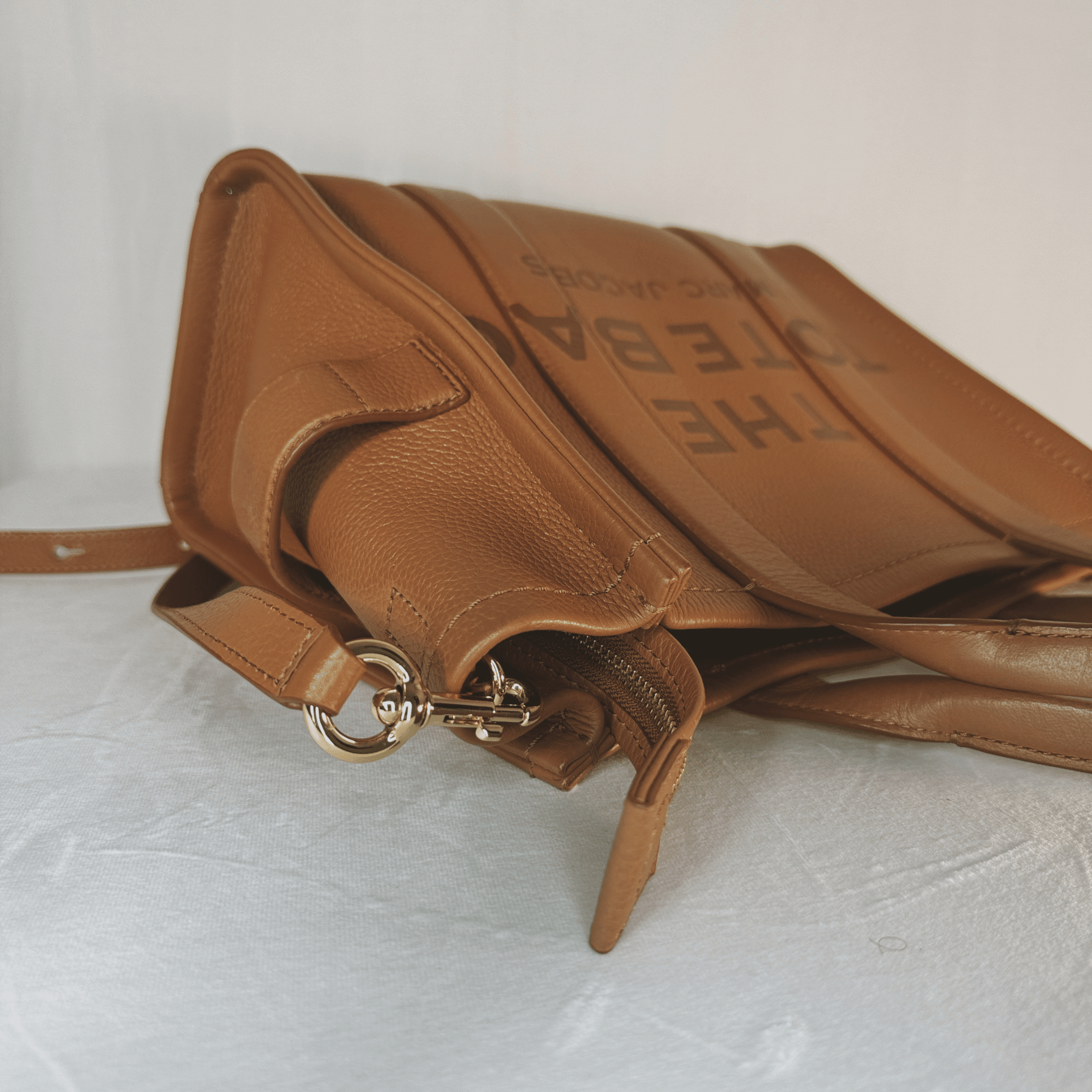 SAC MARC JACOBS MEDIUM LEATHER TOTE BAG EN CUIR CAMEL - La Belle Boutique