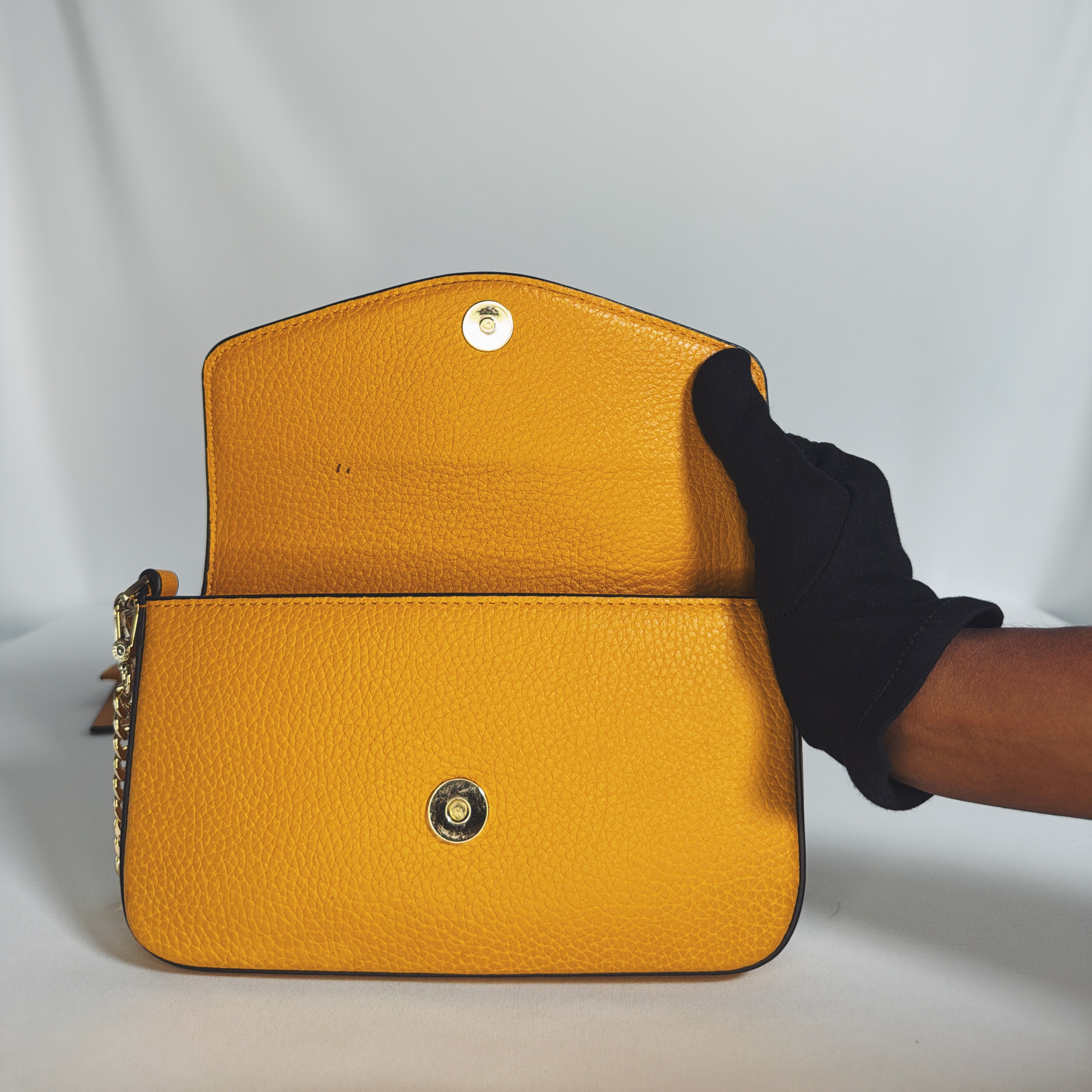 Sac pochette Pourchet Le Club safran en cuir grainé