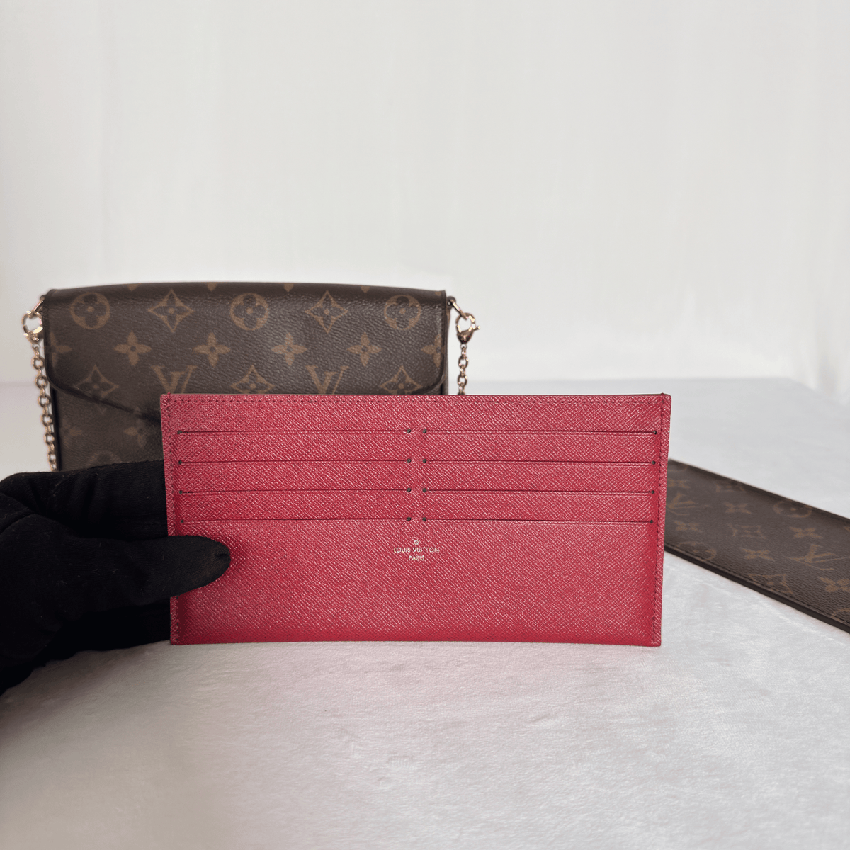 LOUIS VUITTON - POCHETTE FÉLICIE - TOILE MONOGRAM - DOUBLURE FUCHSIA