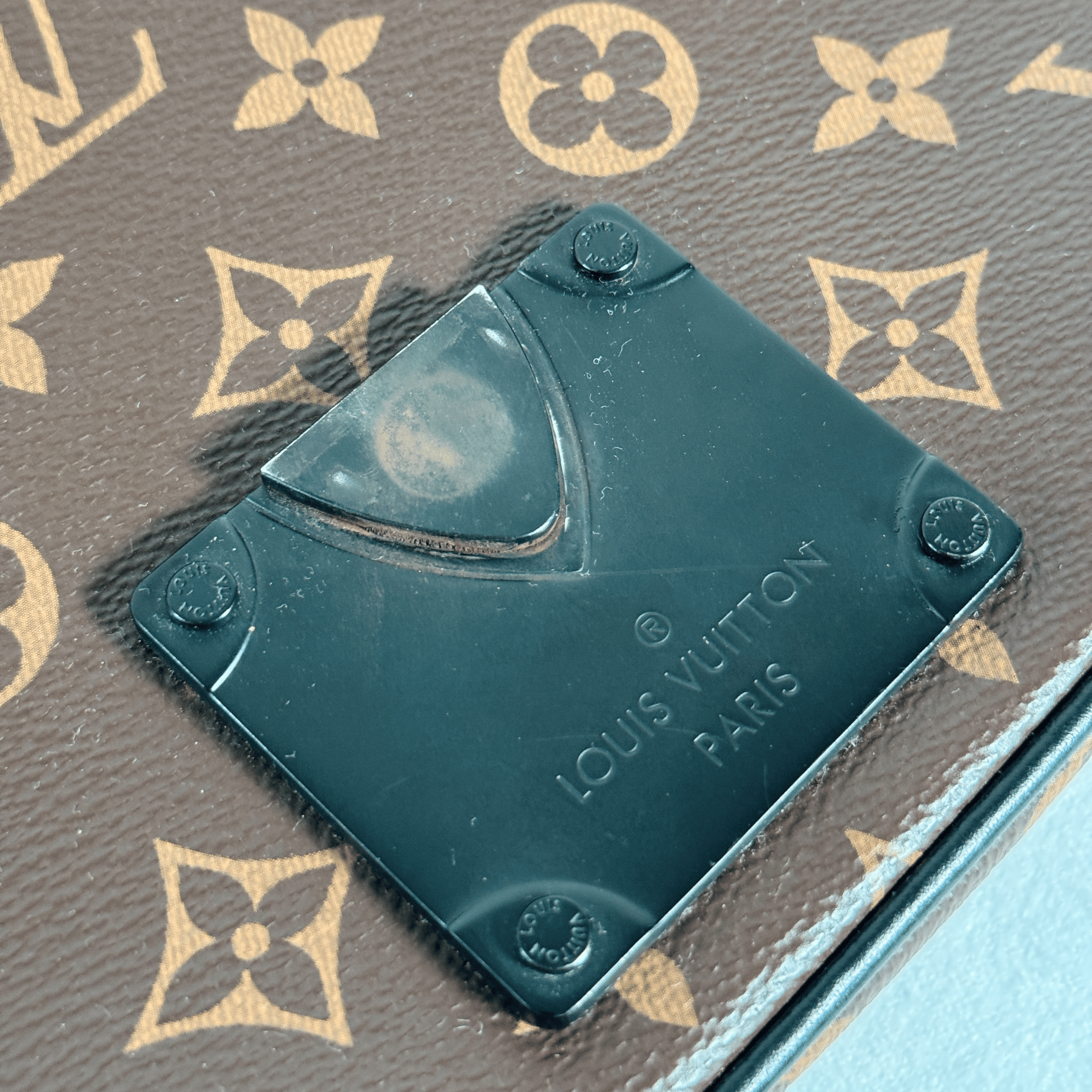 LOUIS VUITTON - S LOCK MESSENGER - TOILE MONOGRAM MACASSAR
