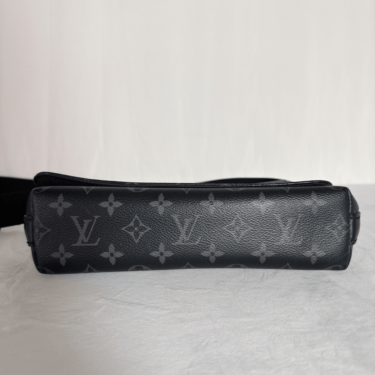 LOUIS VUITTON - DISTRICT PM - TOILE MONOGRAM ECLIPSE