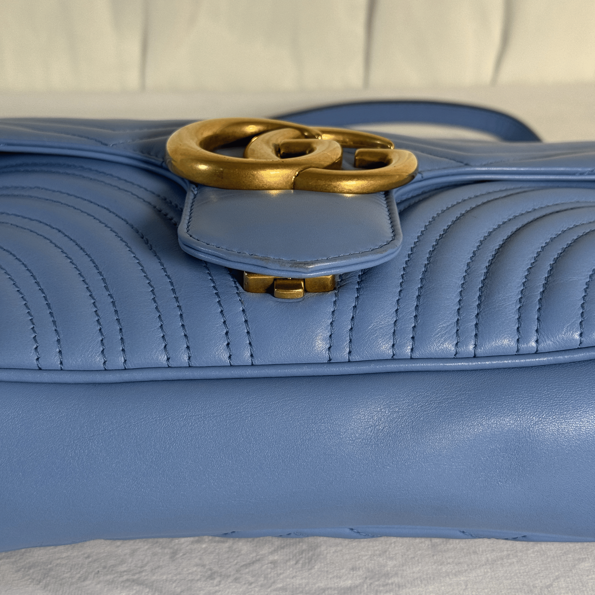 GUCCI - SAC GG MARMONT LARGE - CUIR MATELASSE BLEU PERVENCHE