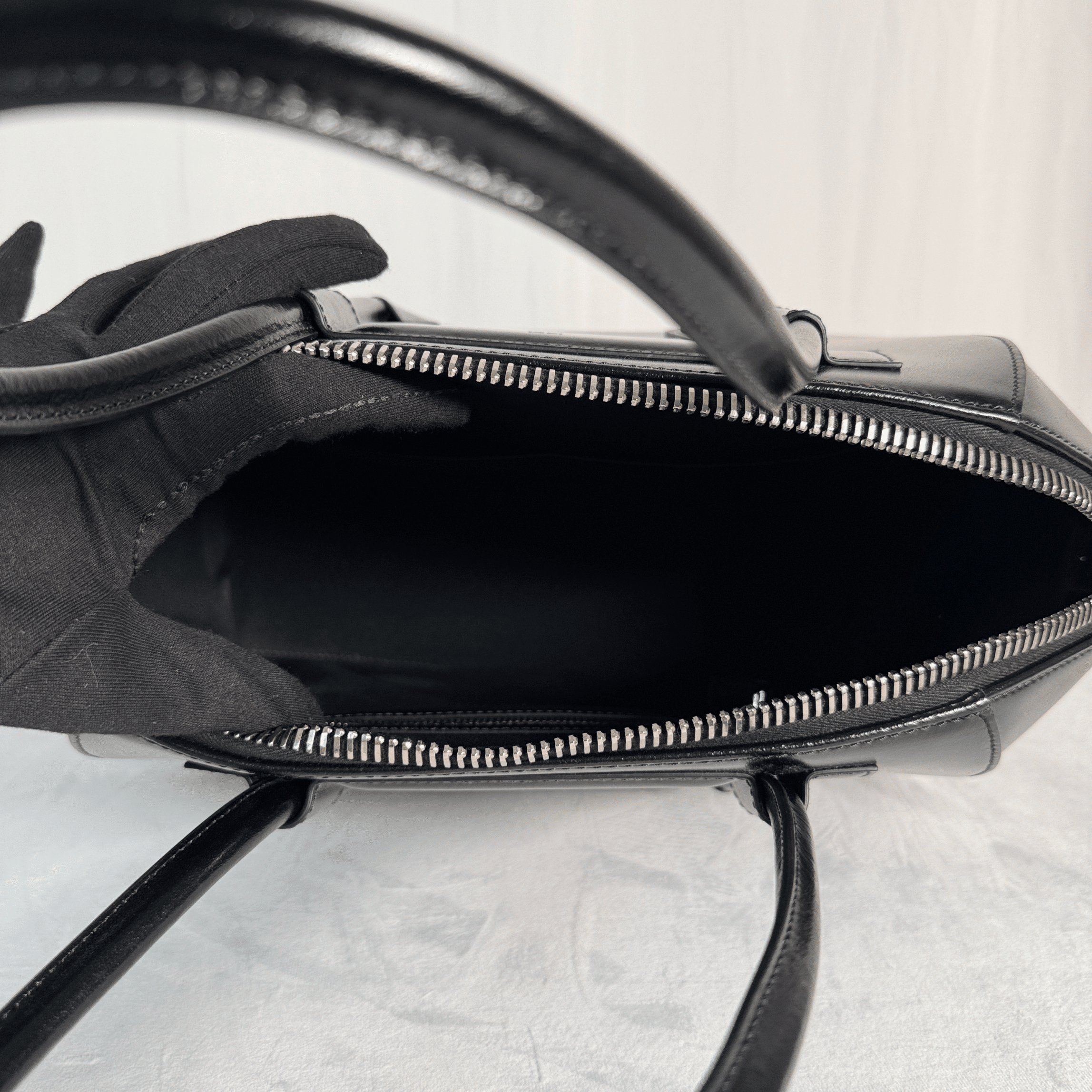 SAC GIVENCHY ANTIGONA SHOPPER LARGE - CUIR BOX NOIR - La Belle Boutique