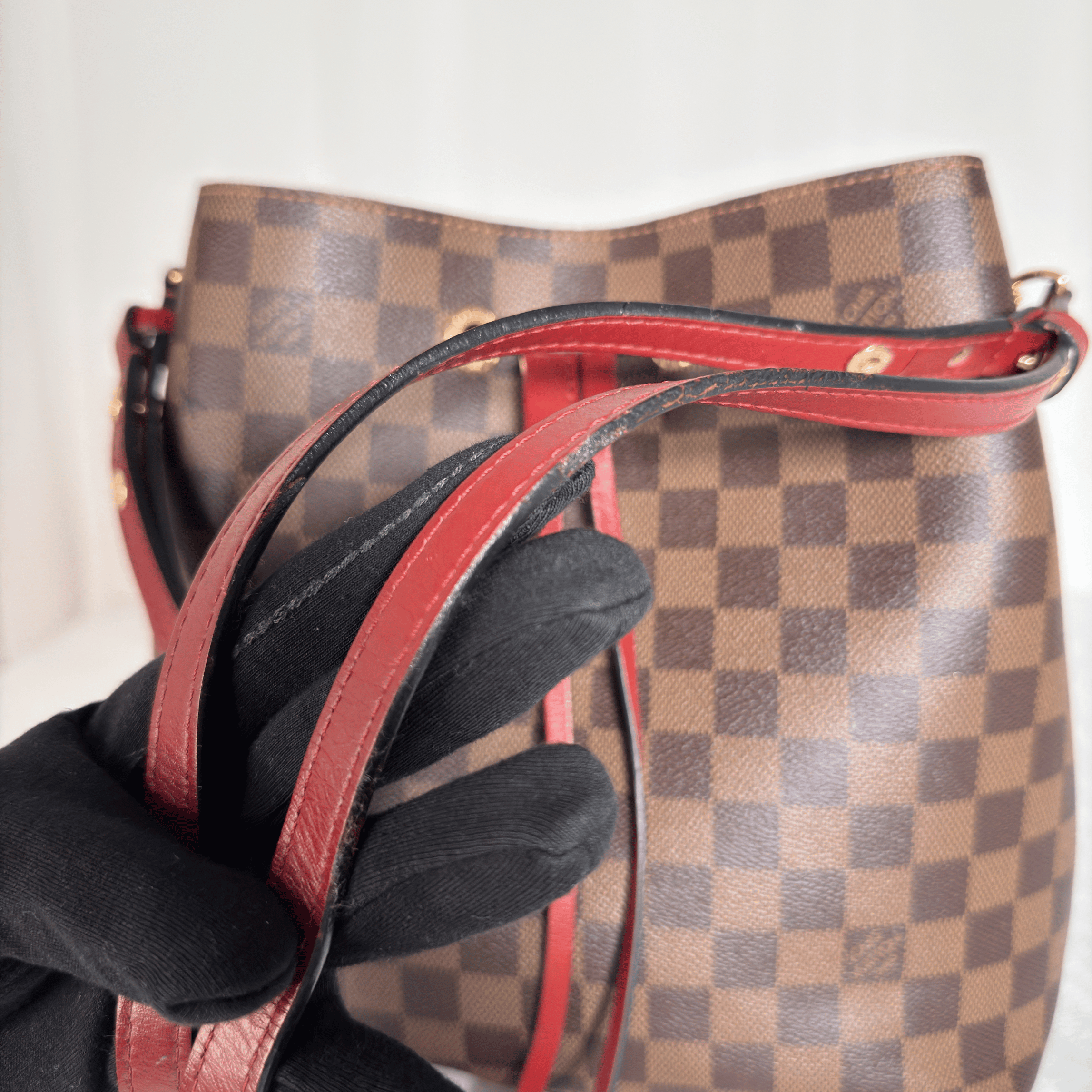 LOUIS VUITTON - NEO NOE MM - TOILE DAMIER EBENE - GARNITURE ROUGE