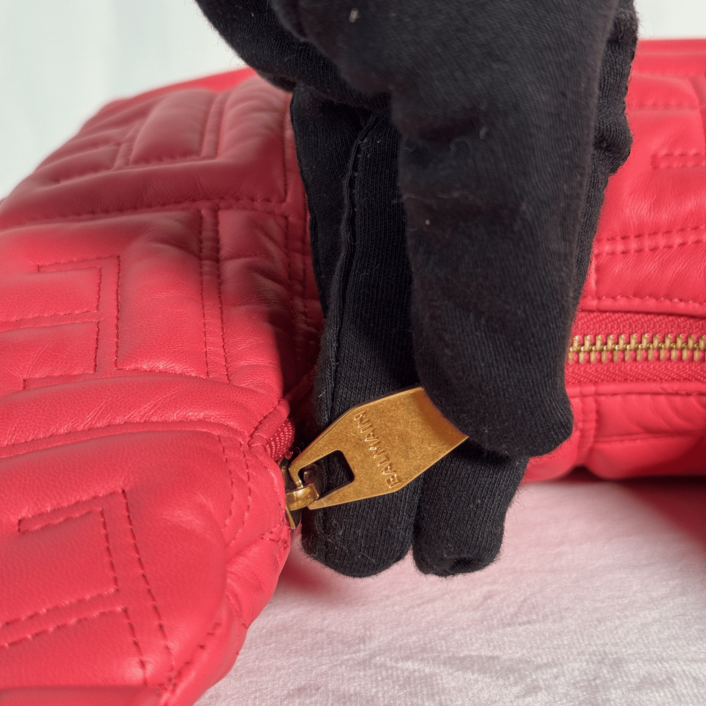 BALMAIN - SAC EPAULE PILLOW - CUIR MATELASSE MONOGRAMME ROSE FUCHSIA