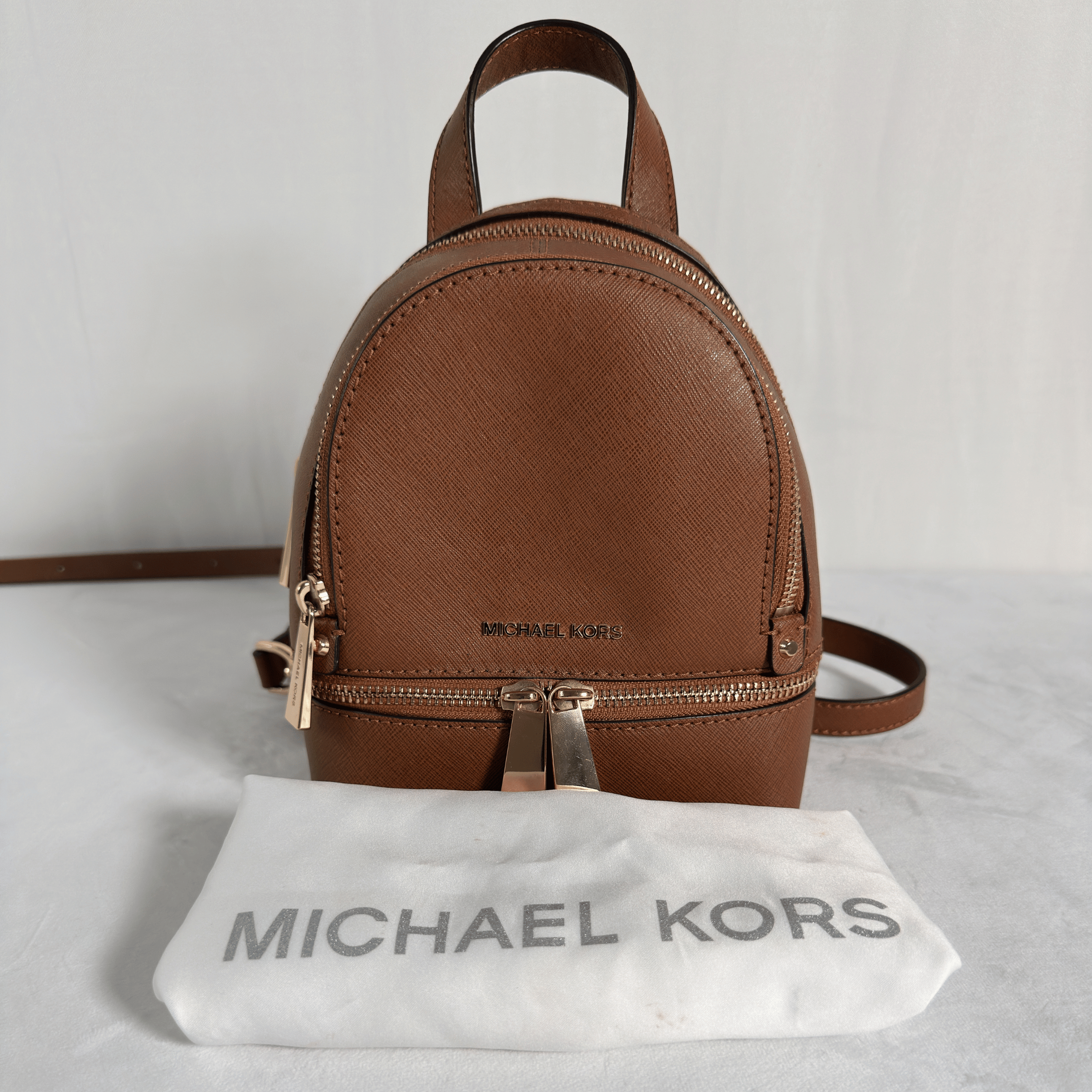 MICHAEL KORS - RHEA XTRA SMALL BACKPACK CONVERTIBLE - CUIR SAFFIANO CAMEL