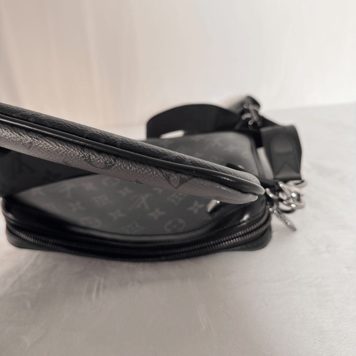 LOUIS VUITTON - TRIO MESSENGER - TOILE MONOGRAM ECLIPSE