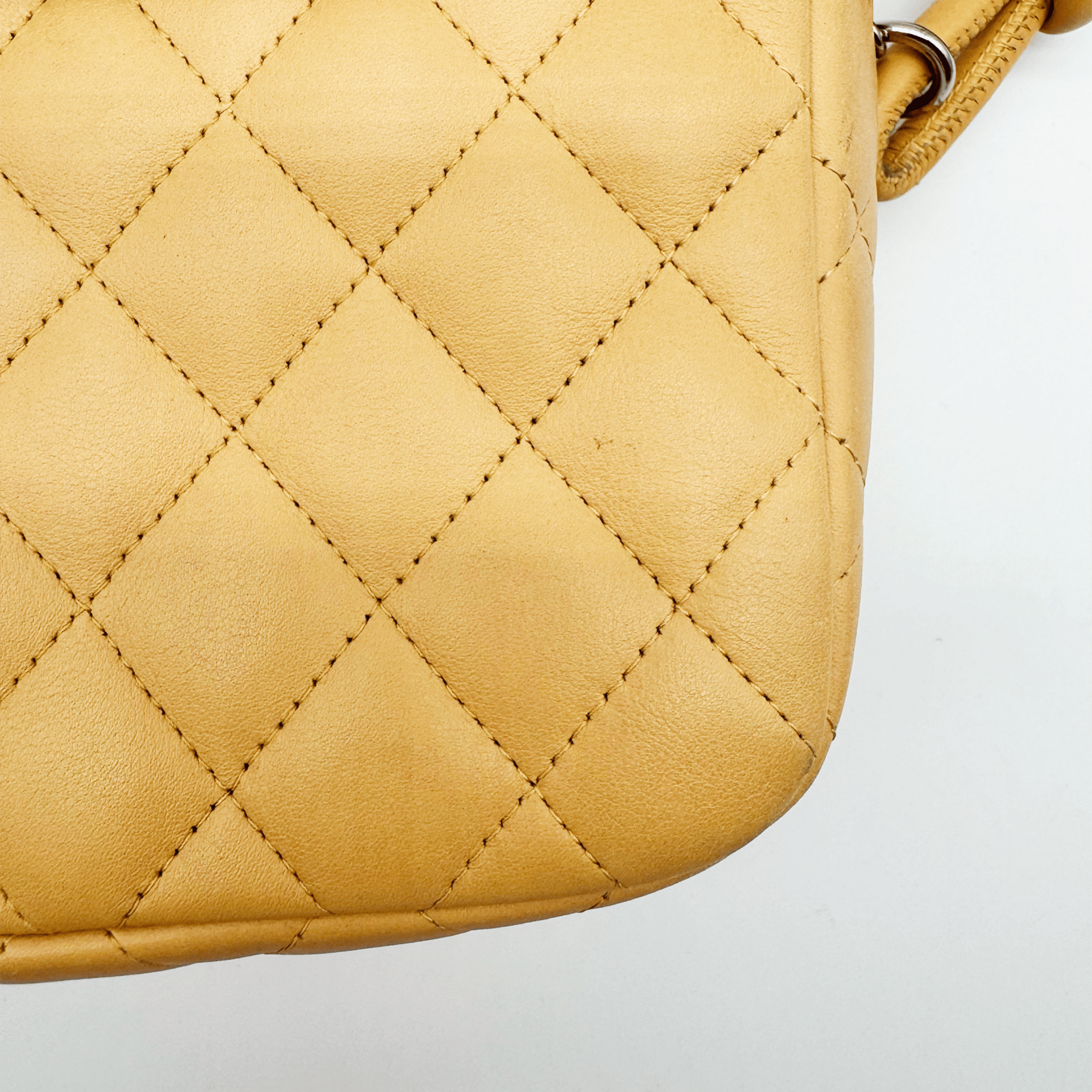 Chanel Ligne Cambon Camera Bag cuir agneau beige vintage authentifié - La Belle Boutique