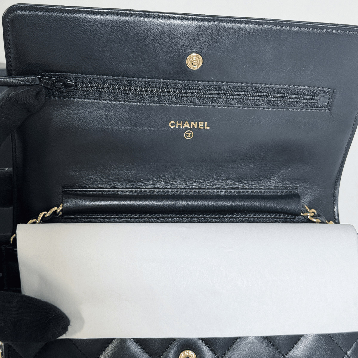 CHANEL - WALLET ON CHAIN  CLASSIQUE - CUIR D'AGNEAU MATELASSÉ NOIR