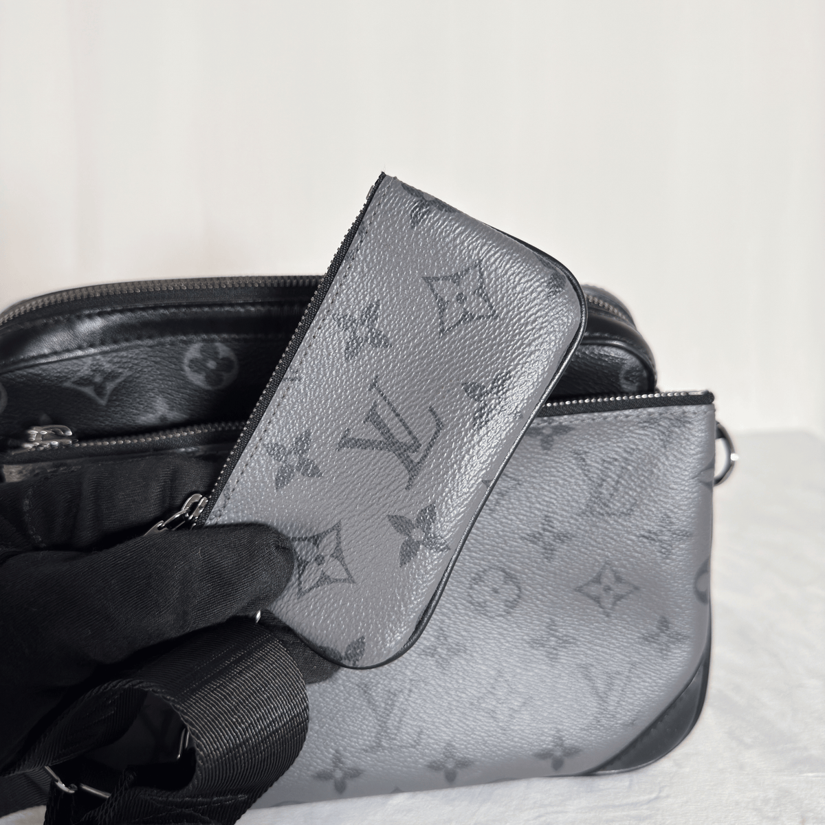 LOUIS VUITTON - TRIO MESSENGER - TOILE MONOGRAM ECLIPSE