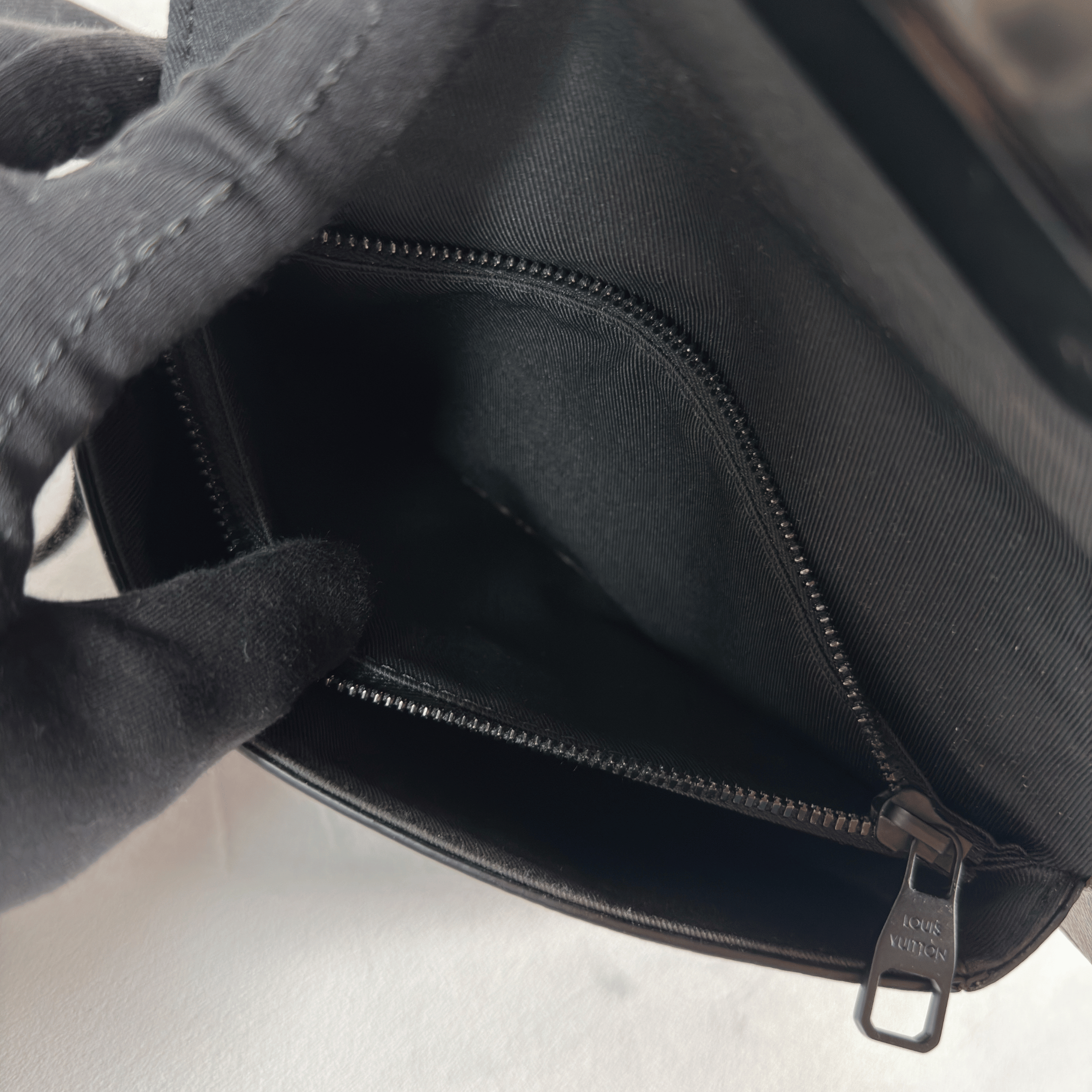 LOUIS VUITTON - S LOCK MESSENGER - TOILE MONOGRAM MACASSAR