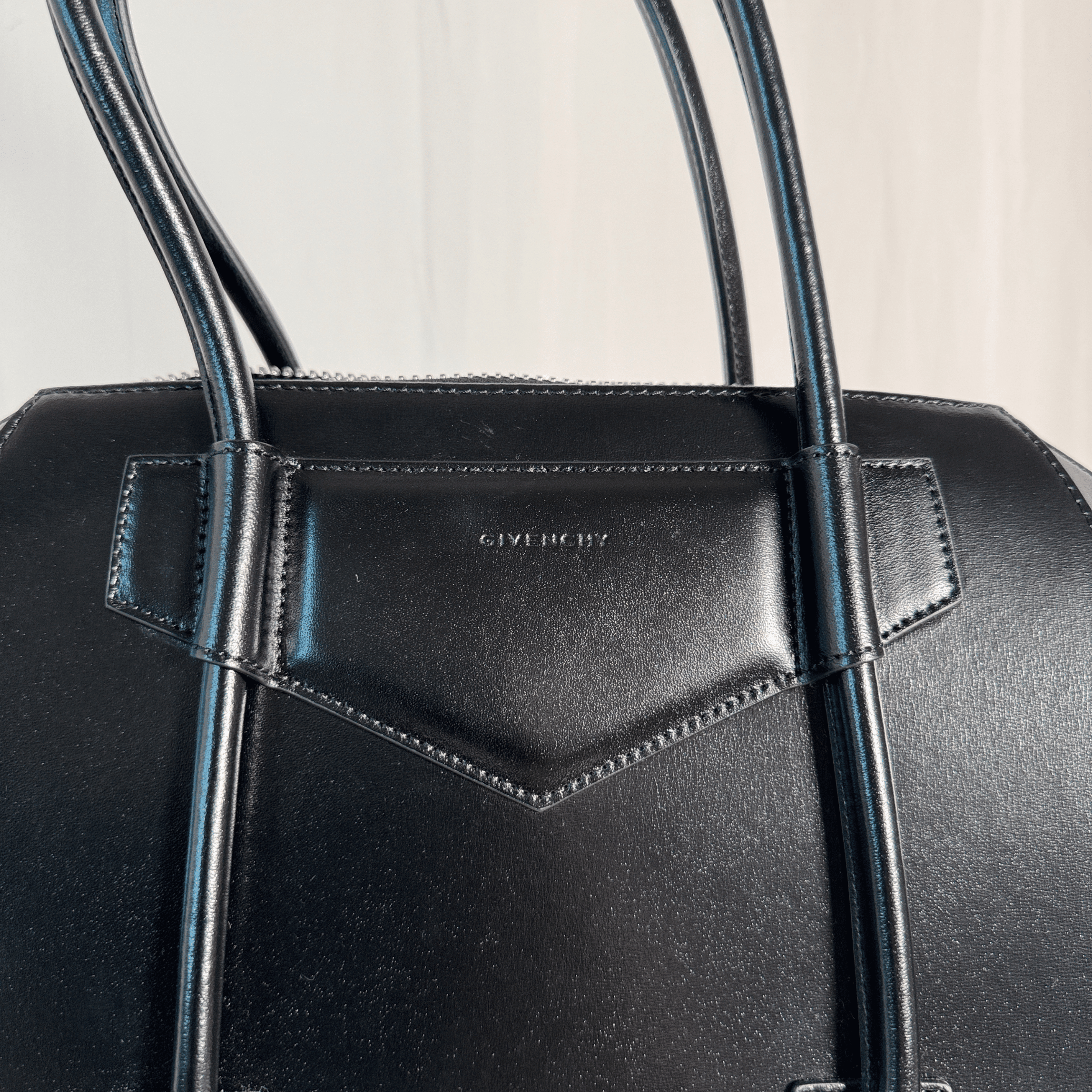 SAC GIVENCHY ANTIGONA SHOPPER LARGE - CUIR BOX NOIR - La Belle Boutique