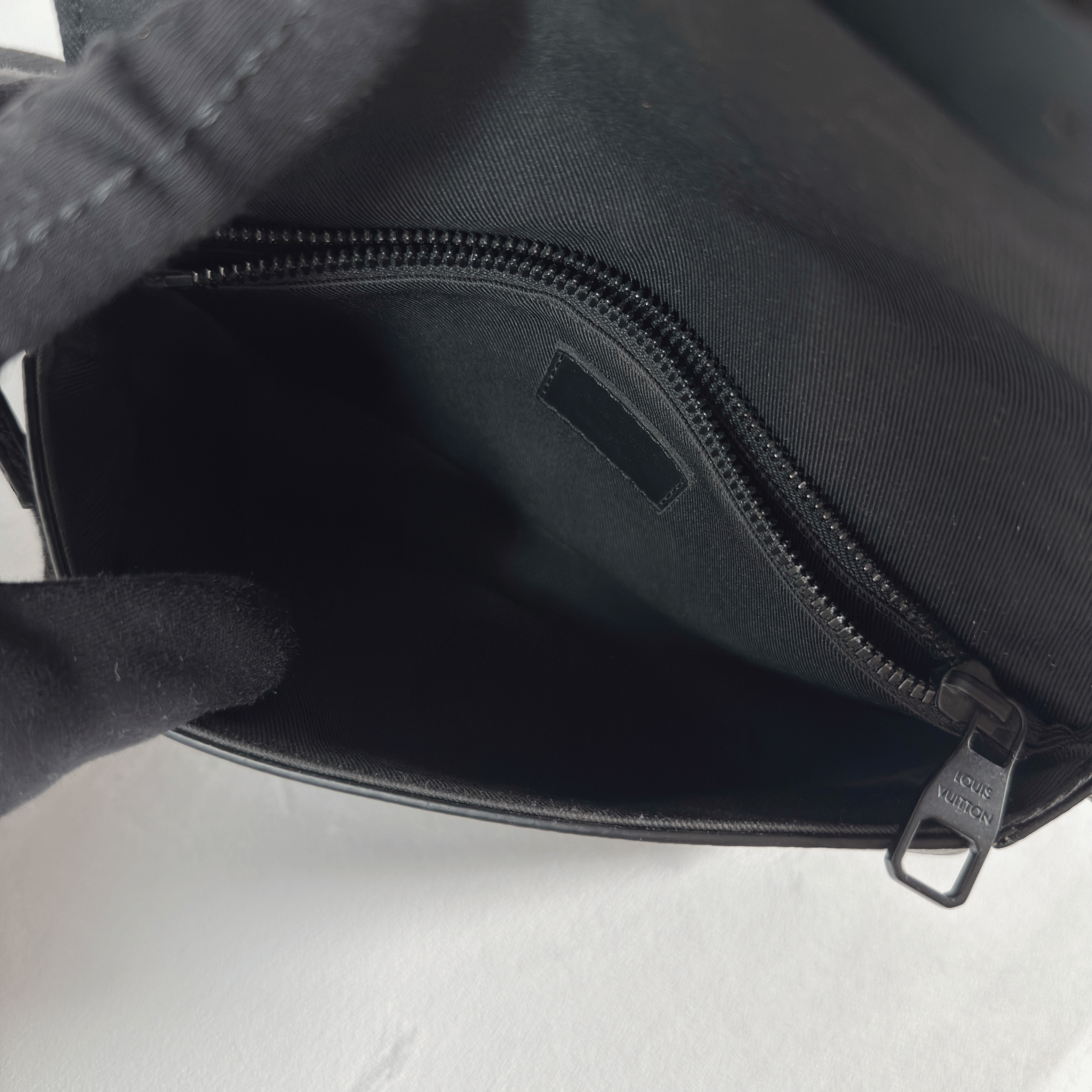 LOUIS VUITTON - S LOCK MESSENGER - TOILE MONOGRAM MACASSAR