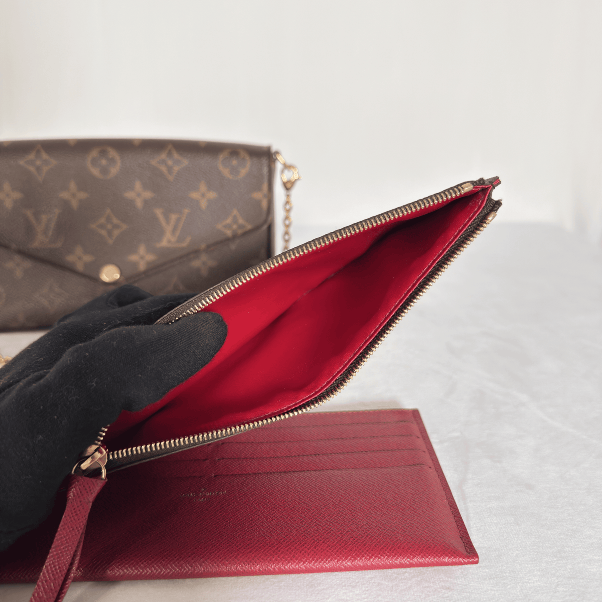 LOUIS VUITTON - POCHETTE FÉLICIE - TOILE MONOGRAM - DOUBLURE FUCHSIA