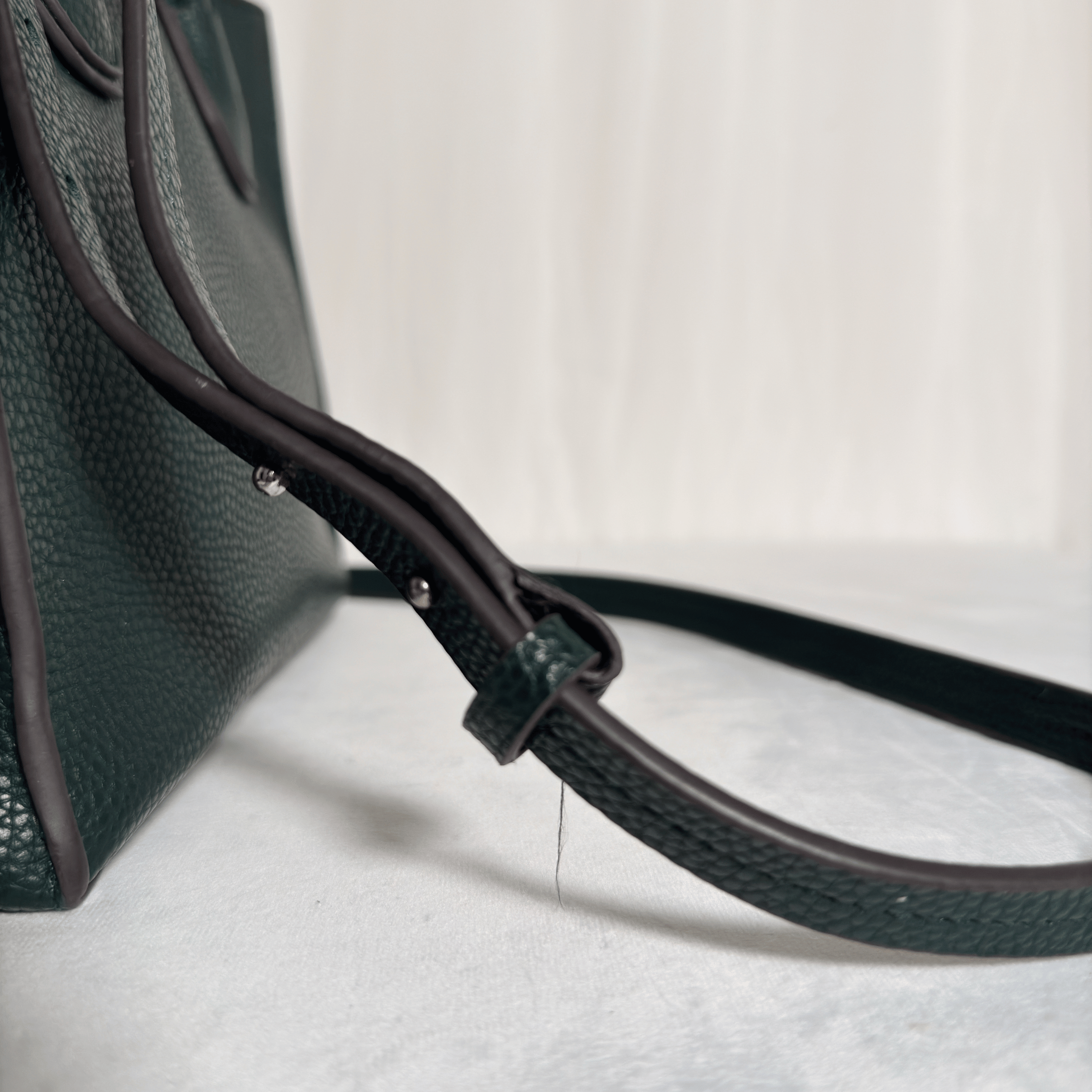 MICHAEL KORS -SAC MERCER - CUIR GRAINÉ VERT SAPIN