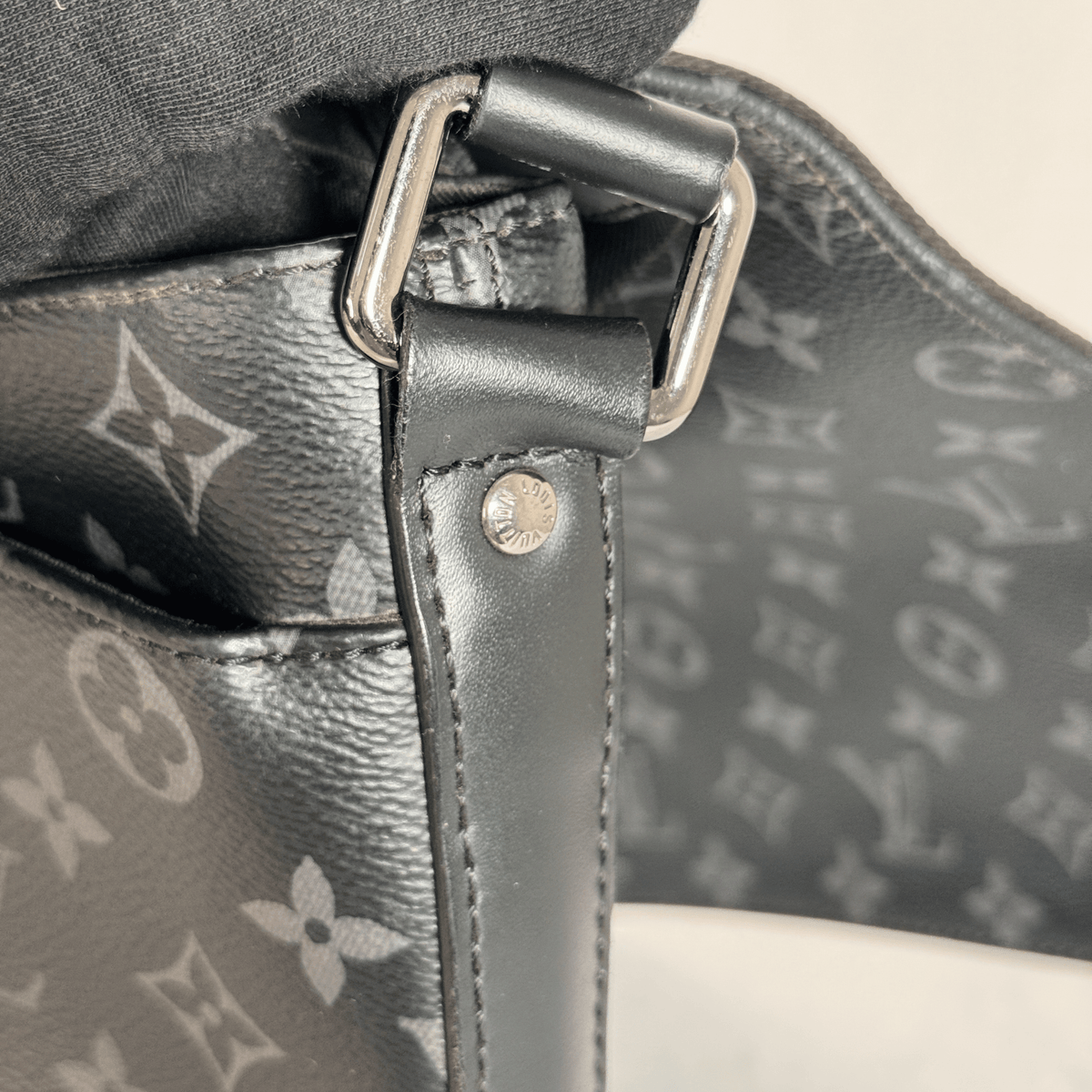 LOUIS VUITTON - DISTRICT PM - TOILE MONOGRAM ECLIPSE