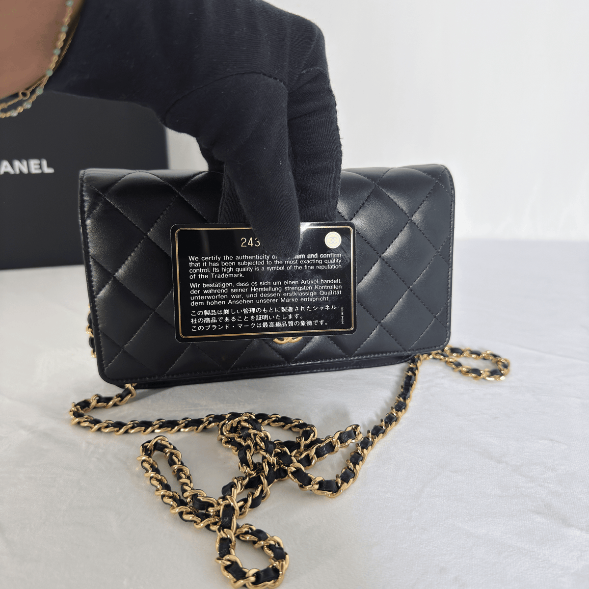 CHANEL - WALLET ON CHAIN  CLASSIQUE - CUIR D'AGNEAU MATELASSÉ NOIR