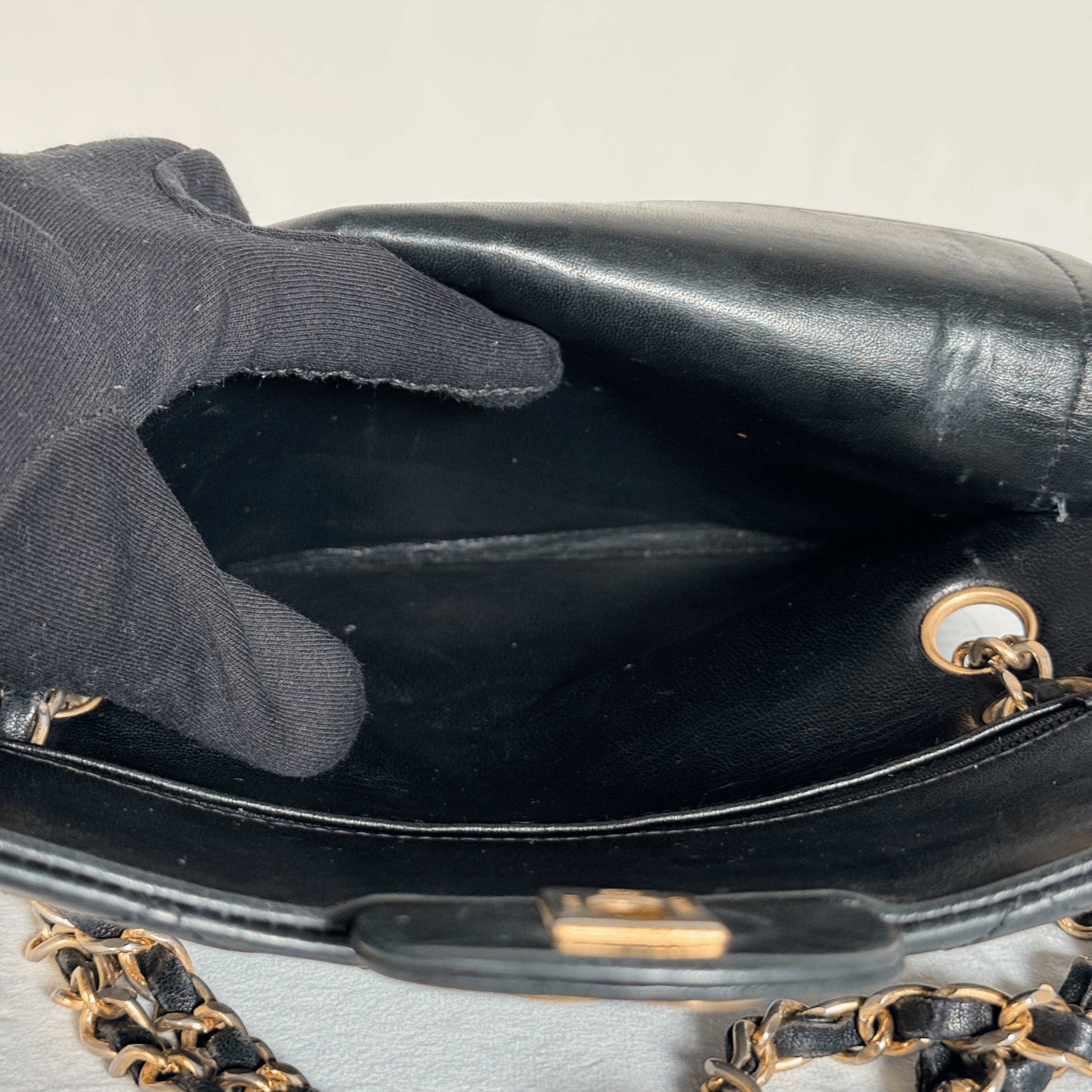CHANEL - CLASSIQUE TIMELESS SMALL 23 - CUIR AGNEAU NOIR - QUINCAILLERIE DORÉE