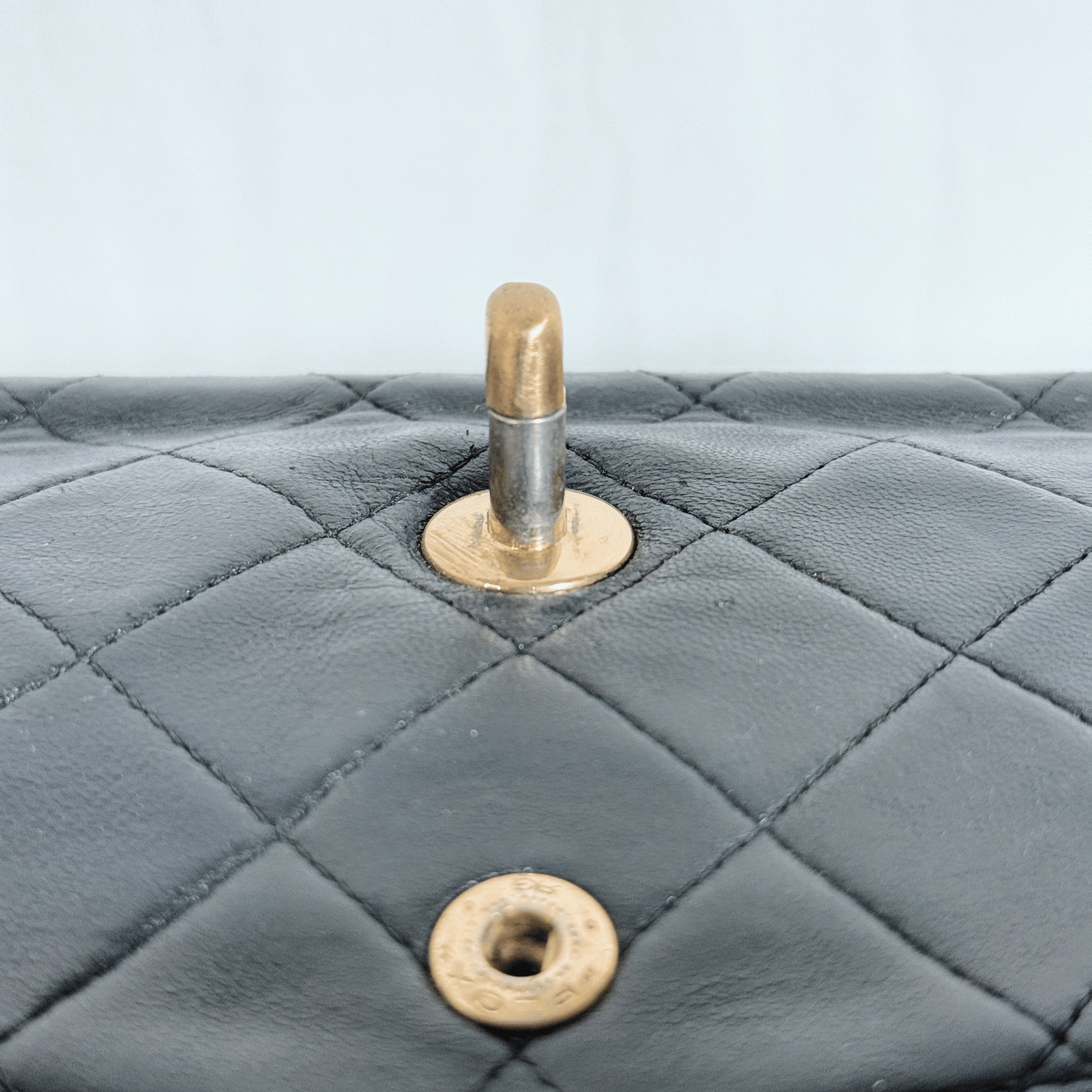 SAC BANDOULIERE CHANEL CLASSIQUE FLAP 25 - CUIR AGNEAU MATELASSE NOIR VINTAGE