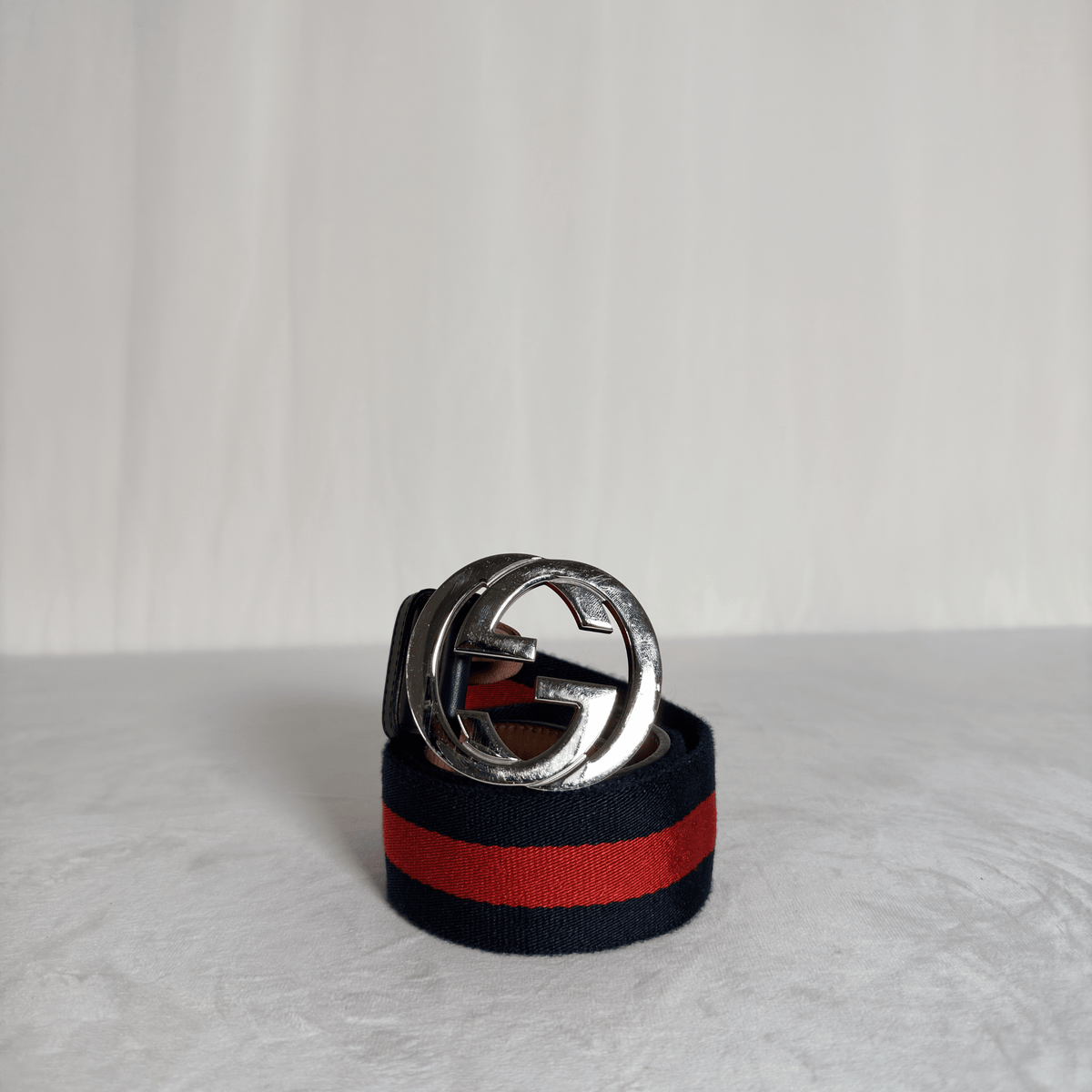 GUCCI - CEINTURE BOUCLE G ENTRELACES - SANGLE WEB BLEU MARINE ET ROUGE - TAILLE 85
