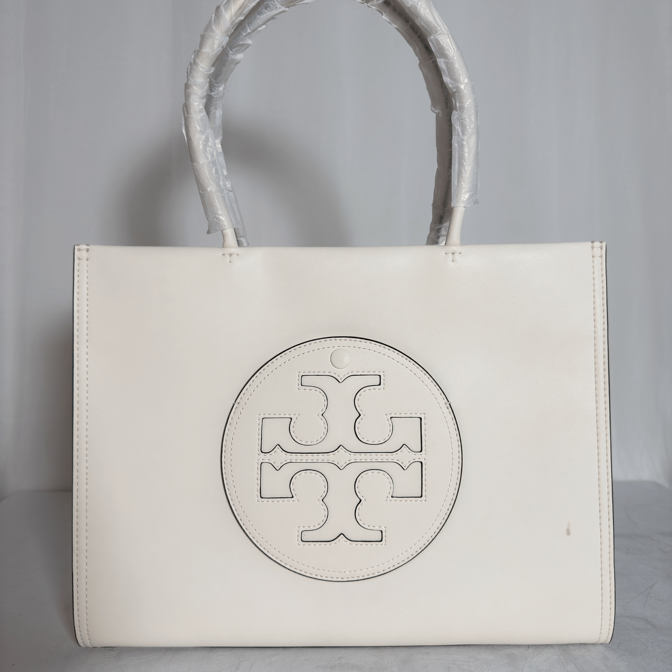 TORY BURCH - SAC TOTE ELLA BIO - CUIR VEGAN IVOIRE / LOGO ROND RELIEF