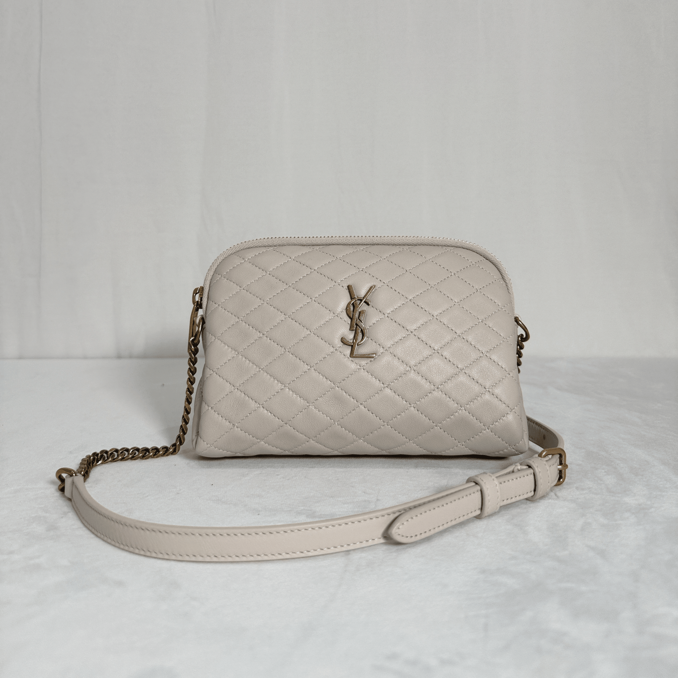 SAC YVES SAINT LAURENT GABY CAMERA CUIR D'AGNEAU BLANC - La Belle Boutique