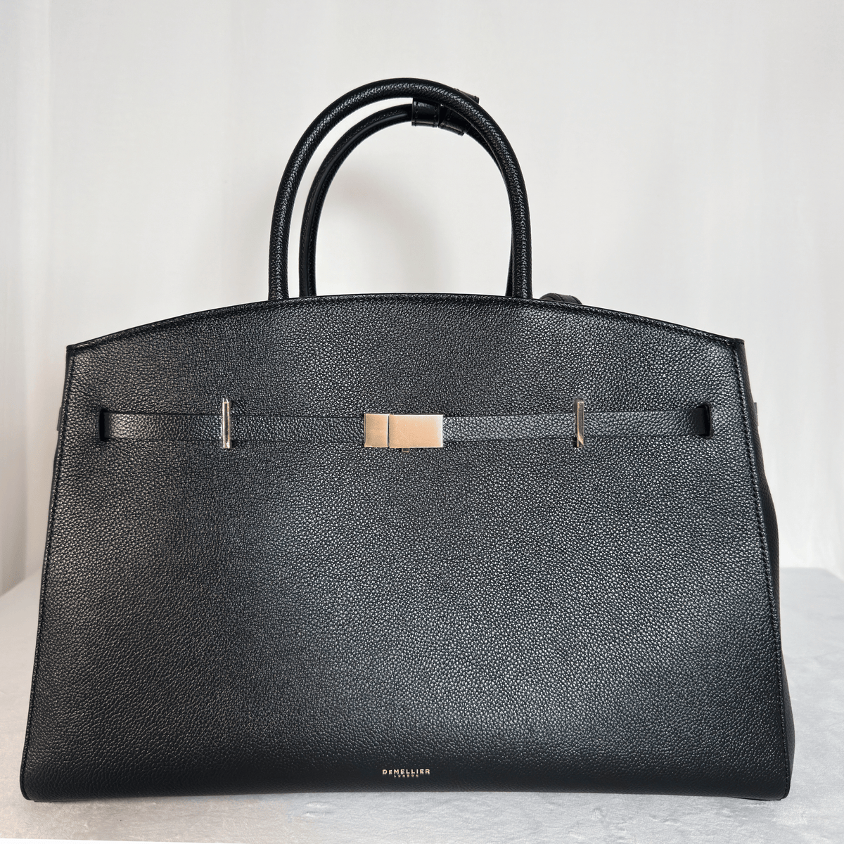 DEMELLIER - HUDSON - CUIR GRAINE NOIR - BANDOULIERE AMOVIBLE