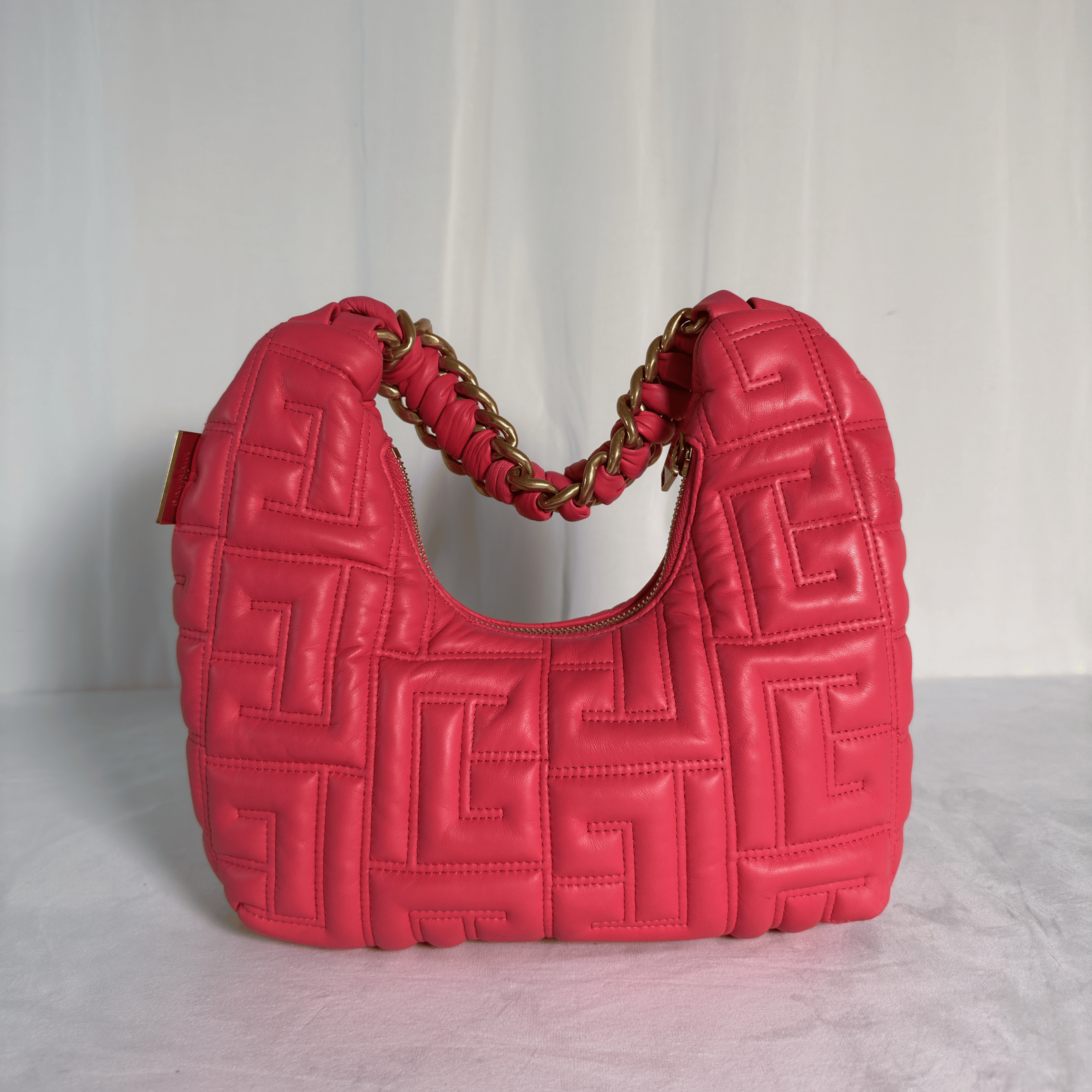 BALMAIN - SAC EPAULE PILLOW - CUIR MATELASSE MONOGRAMME ROSE FUCHSIA