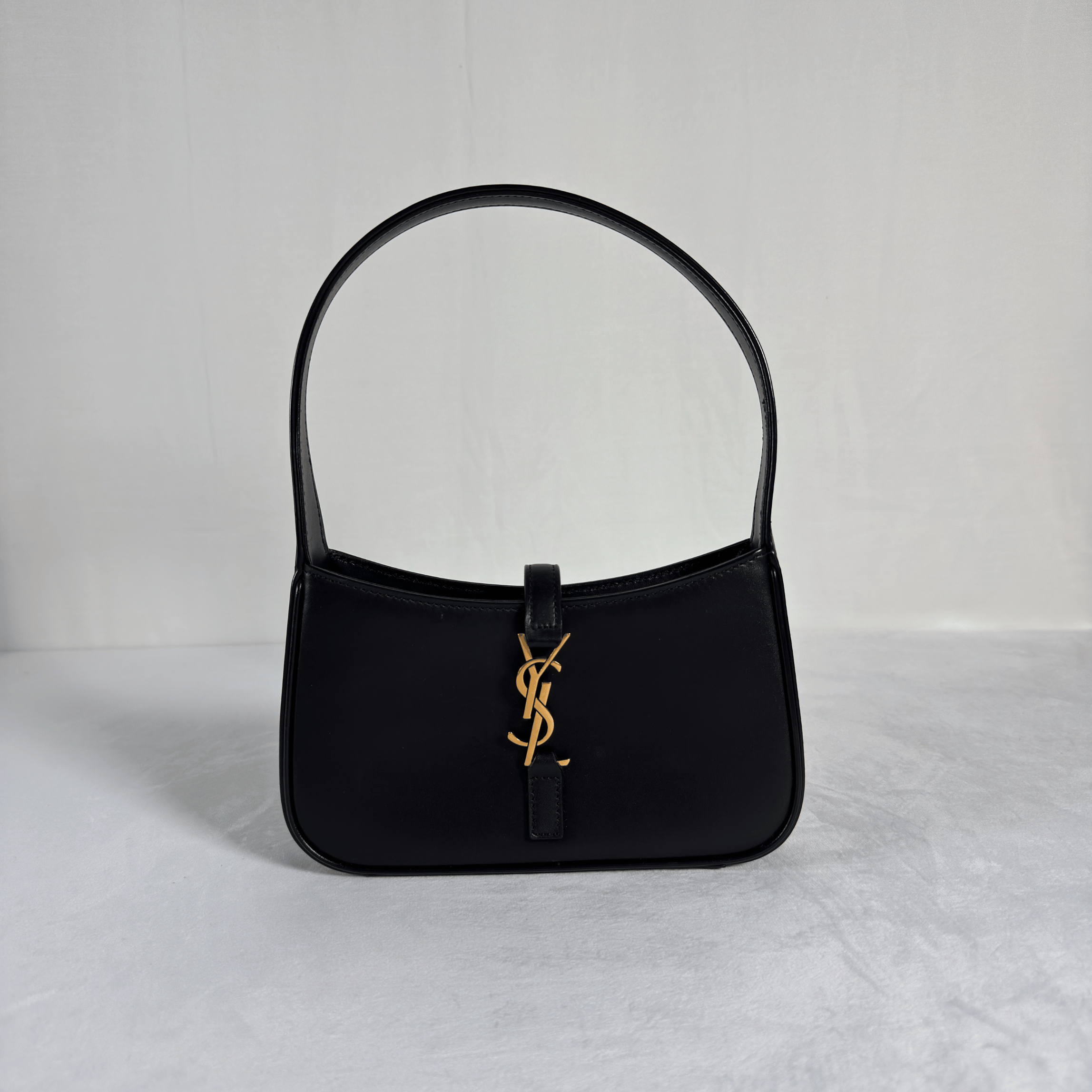 SAC A MAIN SAINT LAURENT LE 5 A 7 MINI - CUIR LISSE NOIR, CASSANDRE DOREE