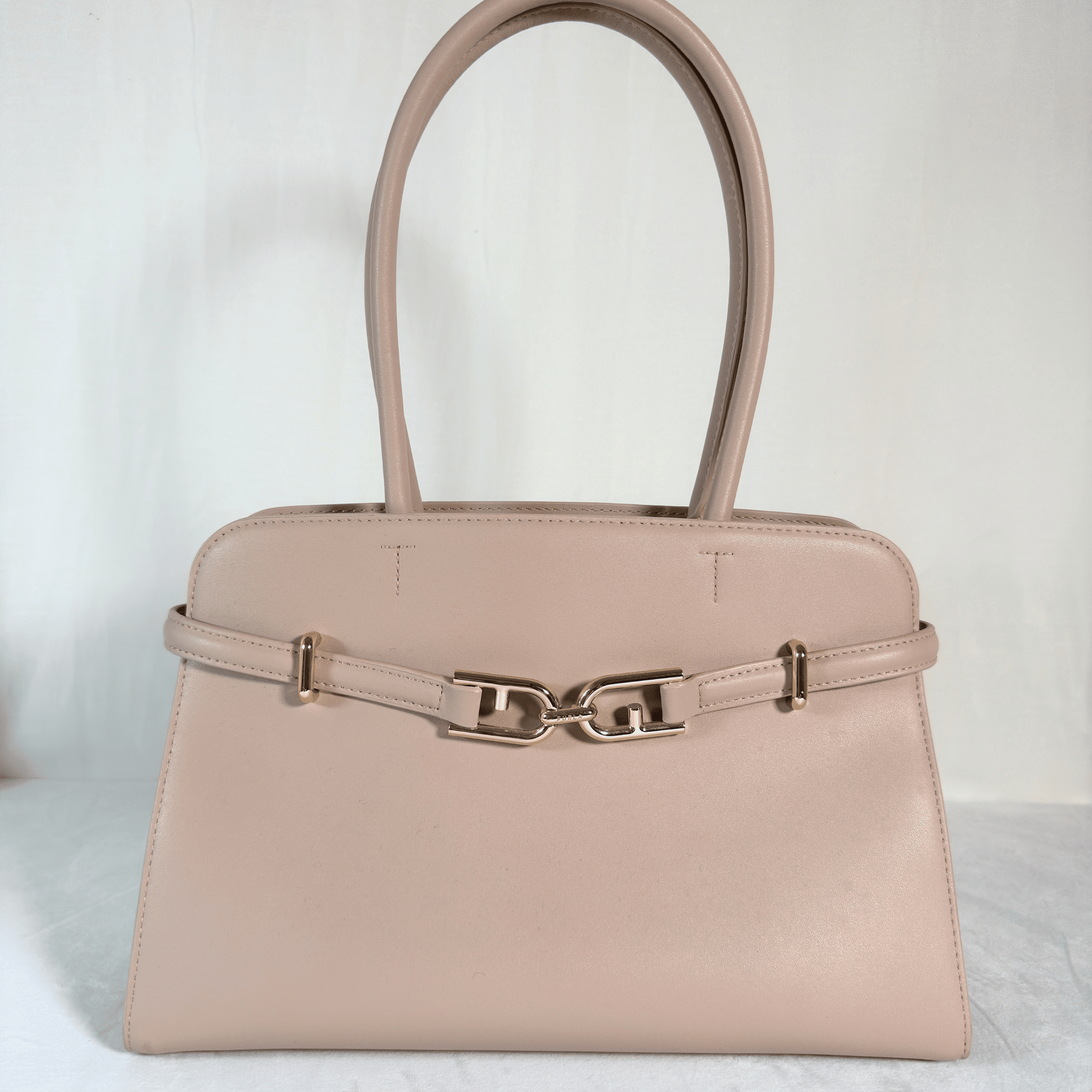 SAC PORTE MAIN FURLA FLOW - CUIR GREIGE - La Belle Boutique
