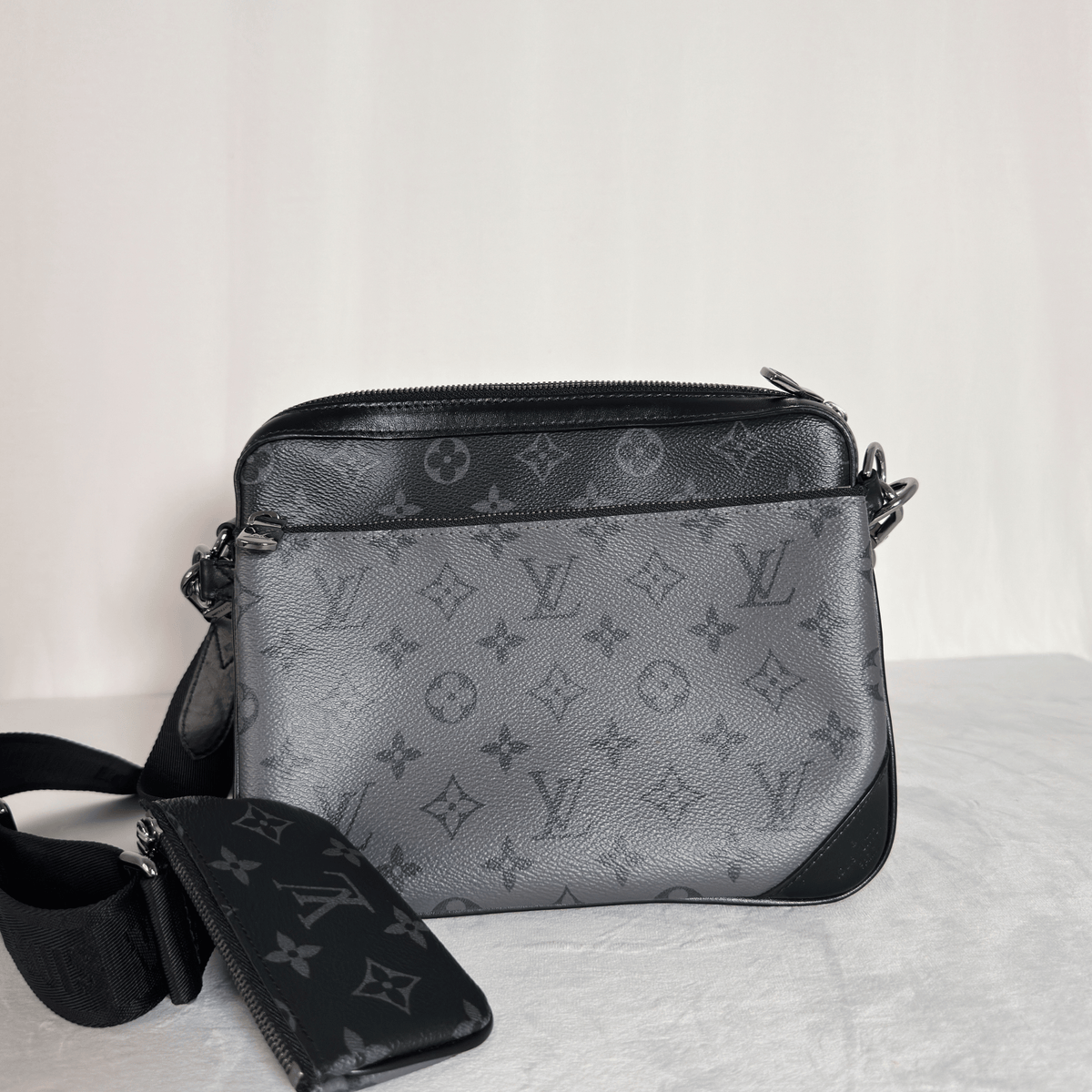 LOUIS VUITTON - TRIO MESSENGER - TOILE MONOGRAM ECLIPSE